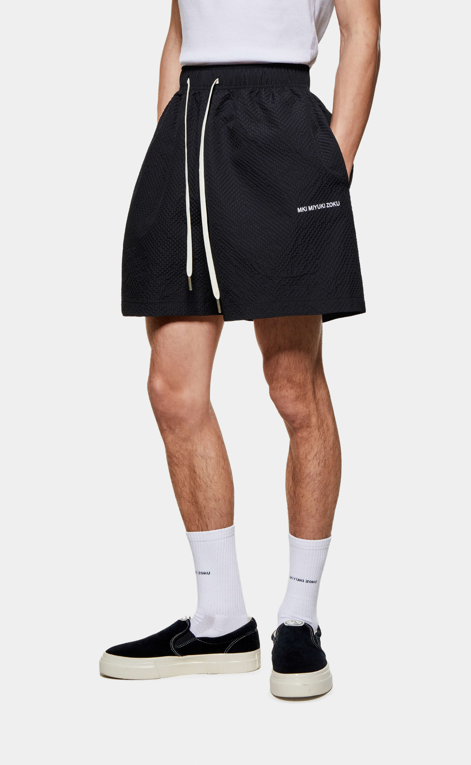 SEERSUCKER BLACK SHORTS