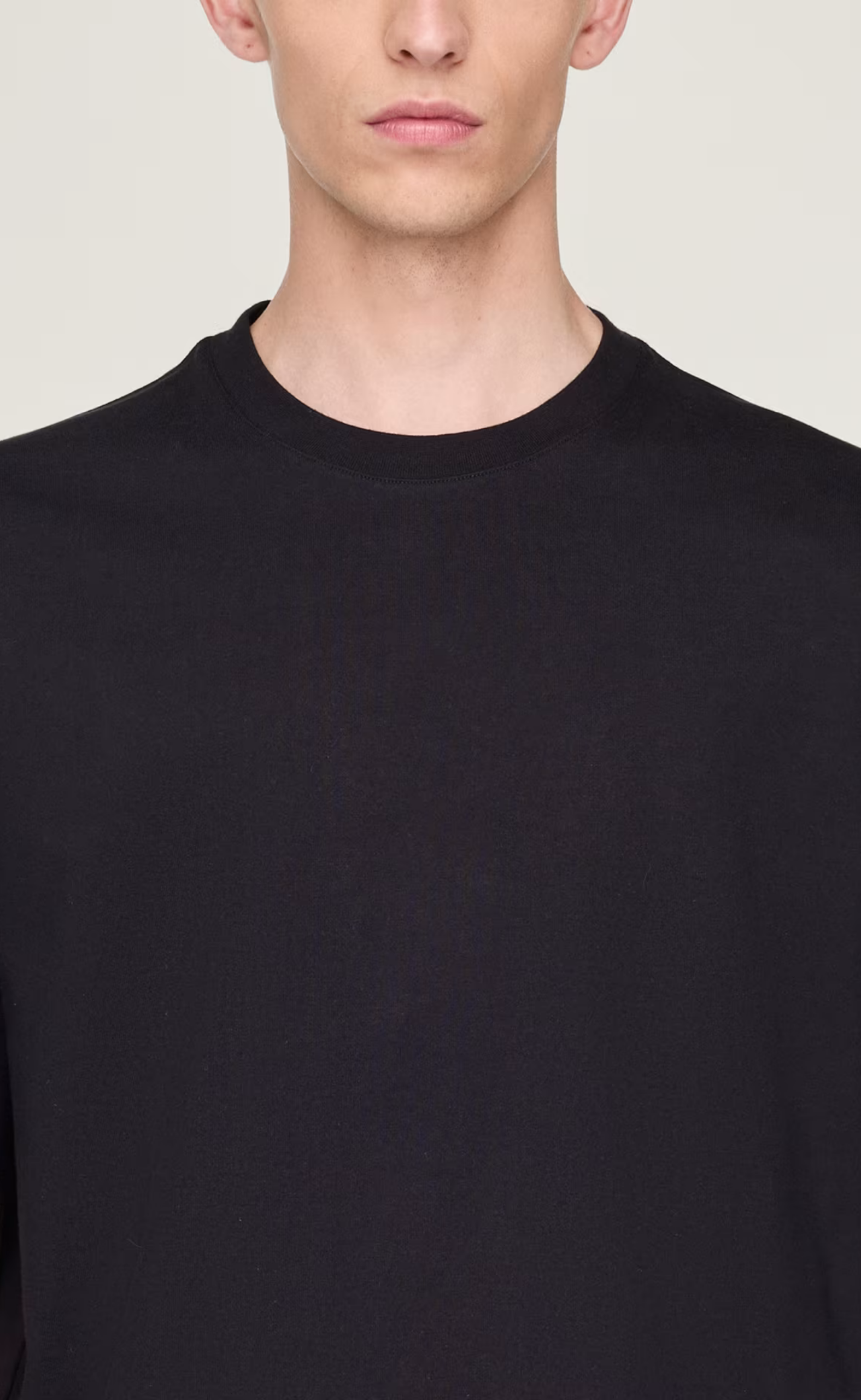GRAPHIC BLACK LONGSLEEVE