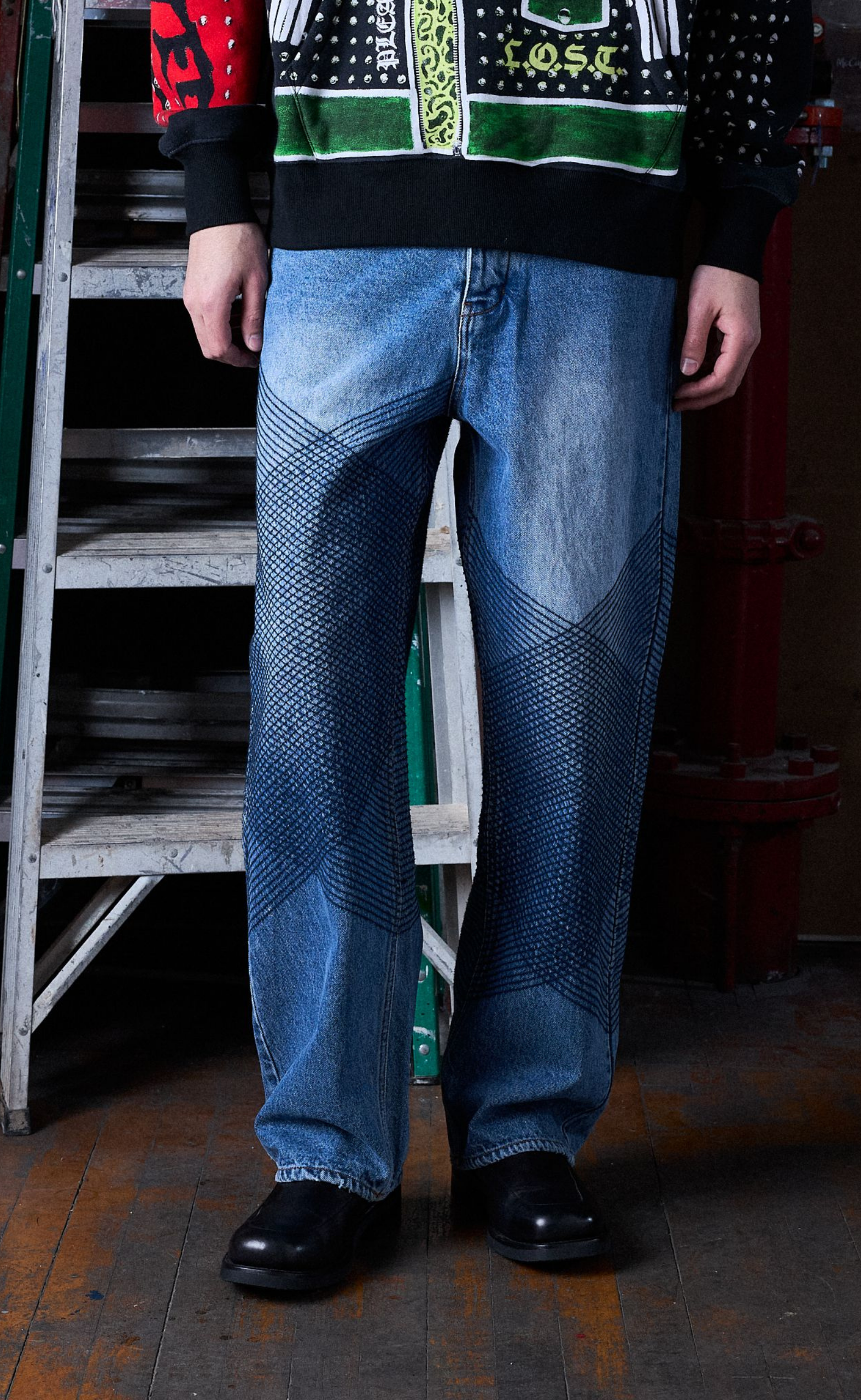 GRID EMBROIDERED BAGGY INDIGO JEANS