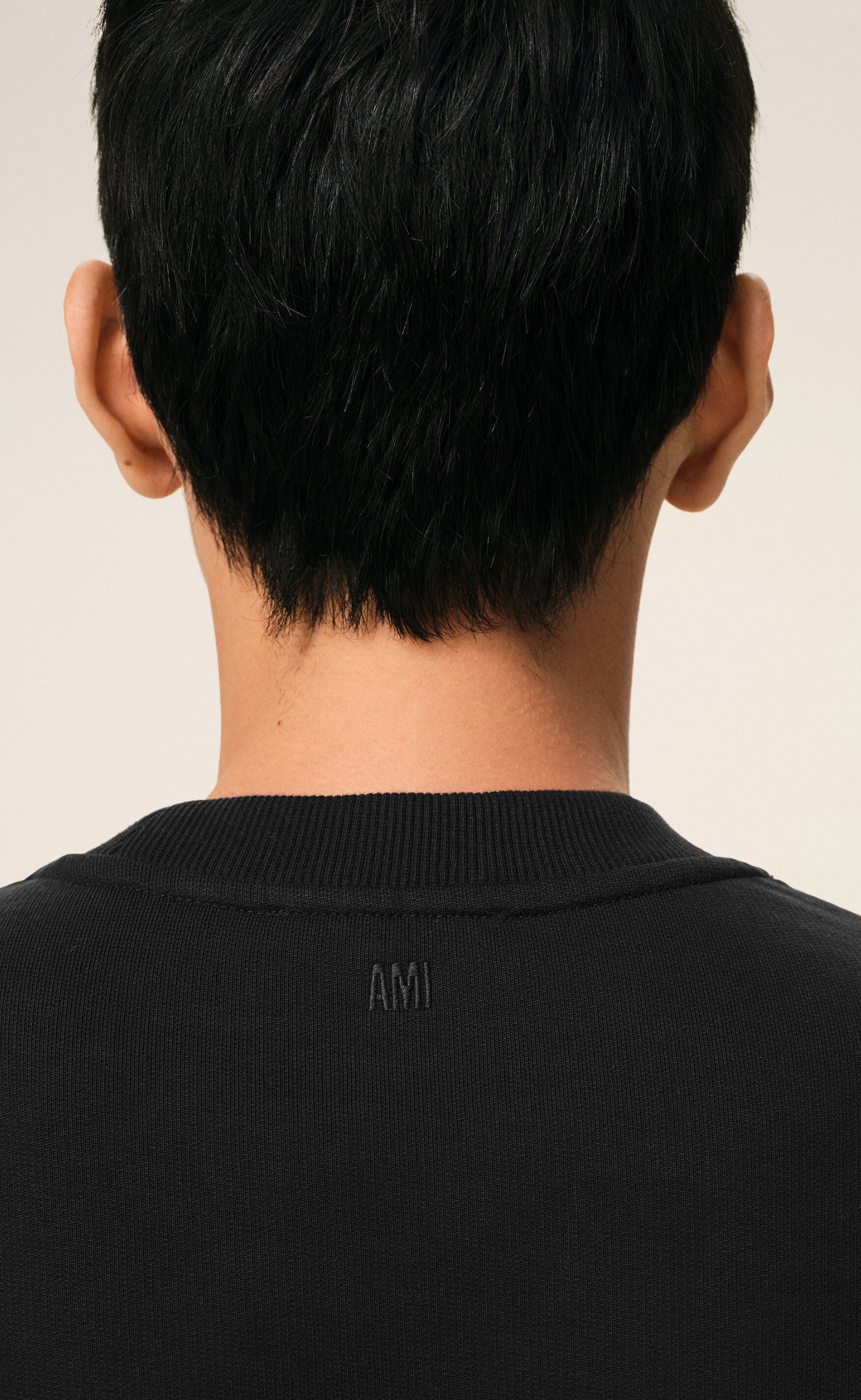 CONTRASTED AMI DE COEUR BLACK CREWNECK