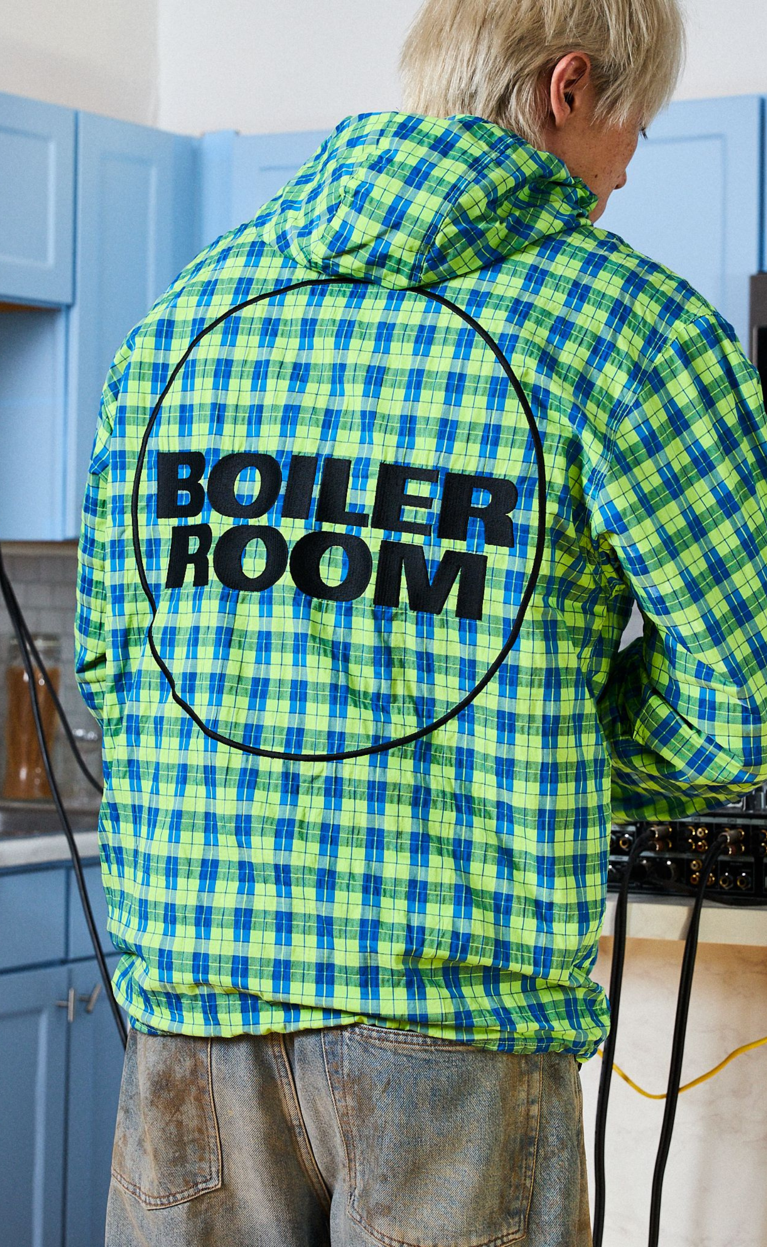 PRACTICE HOODED NEON JACKET