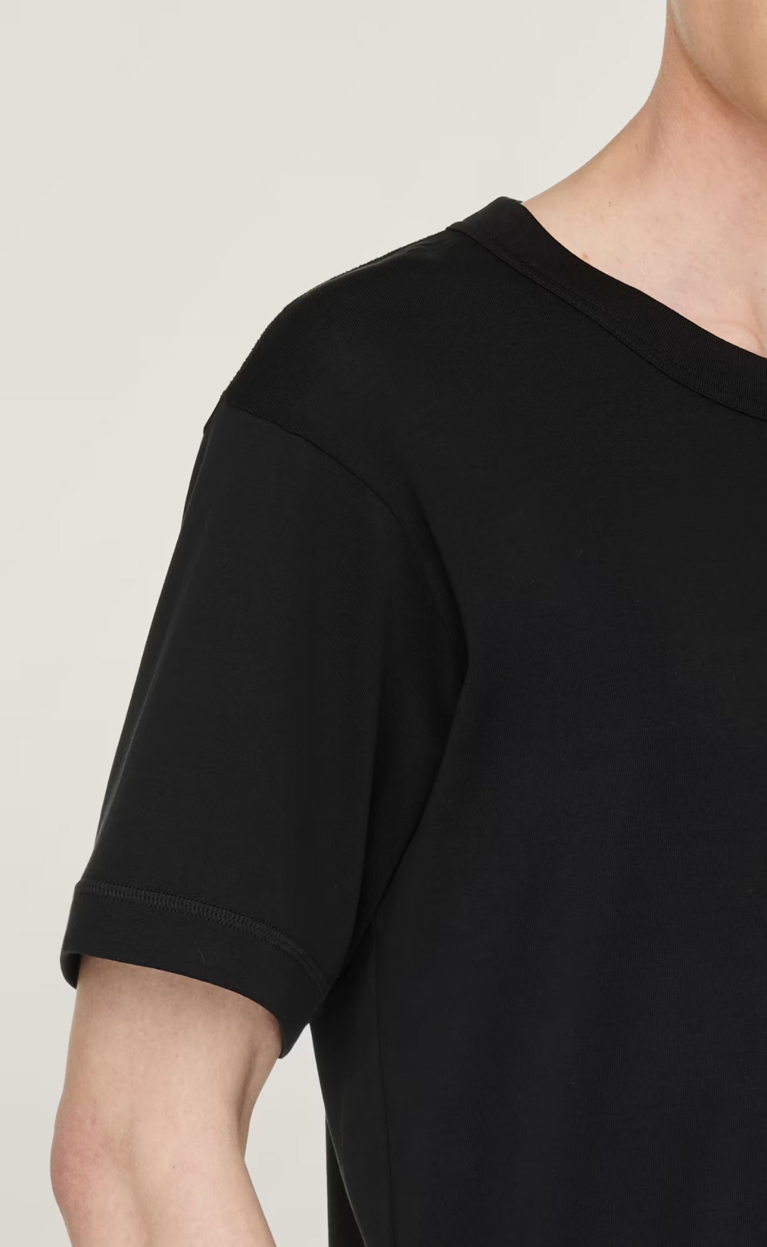 SLIM BLACK T-SHIRT