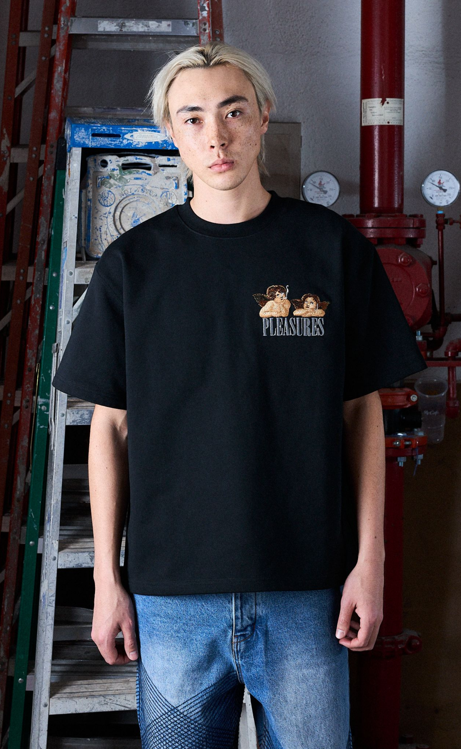 DYNAMIC SHORT SLEEVE BLACK T-SHIRT