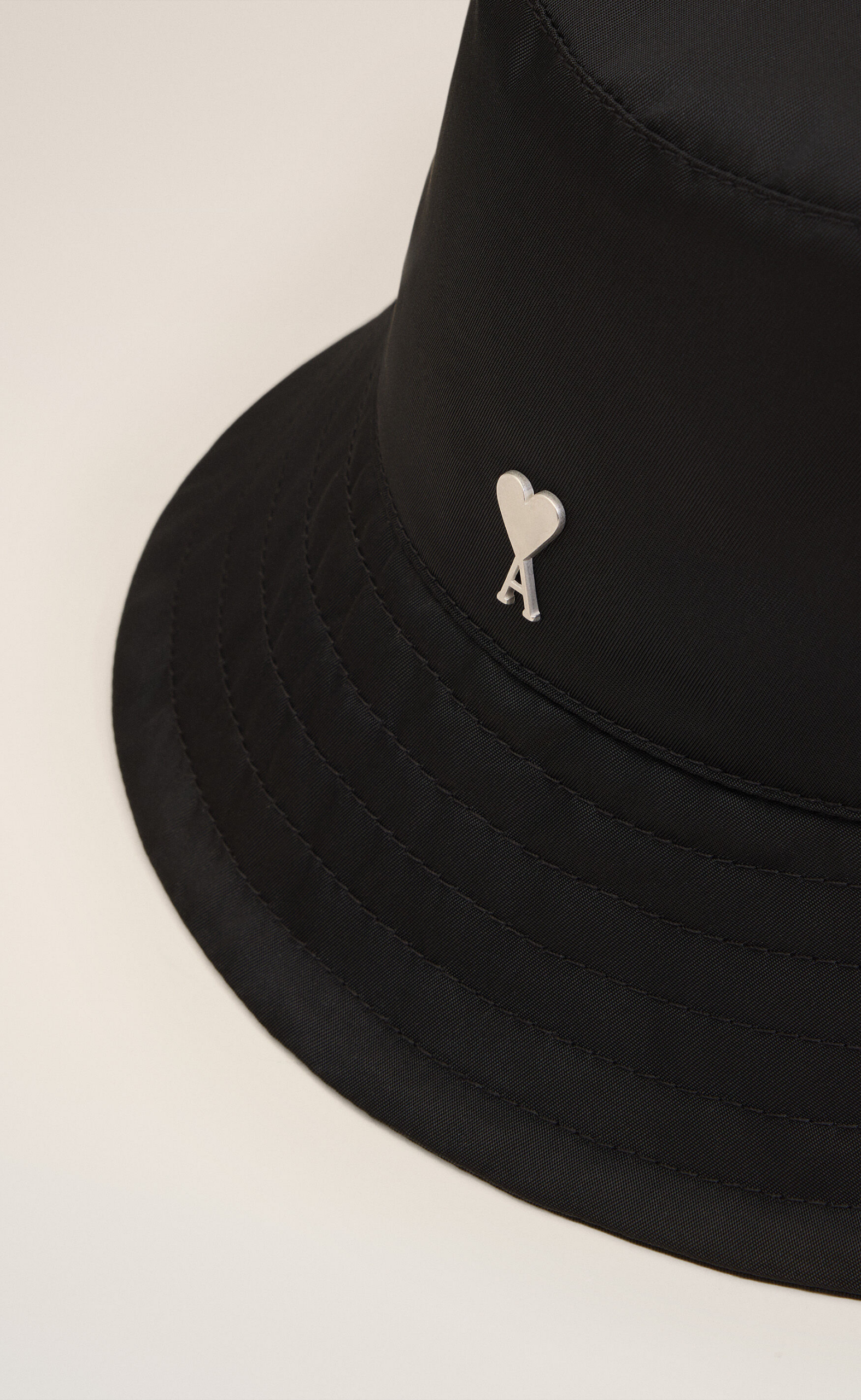 AMI DE COEUR STUD BLACK BUCKET HAT