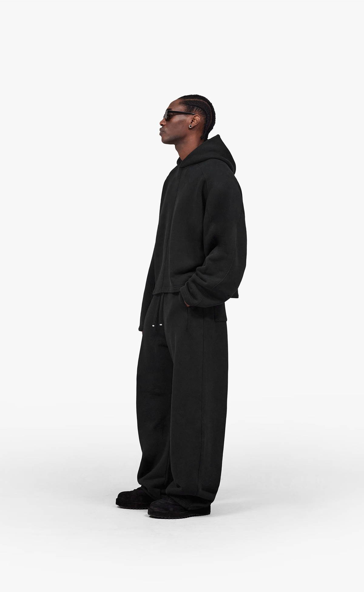 HEAVYWEIGHT BLACK HOODIE