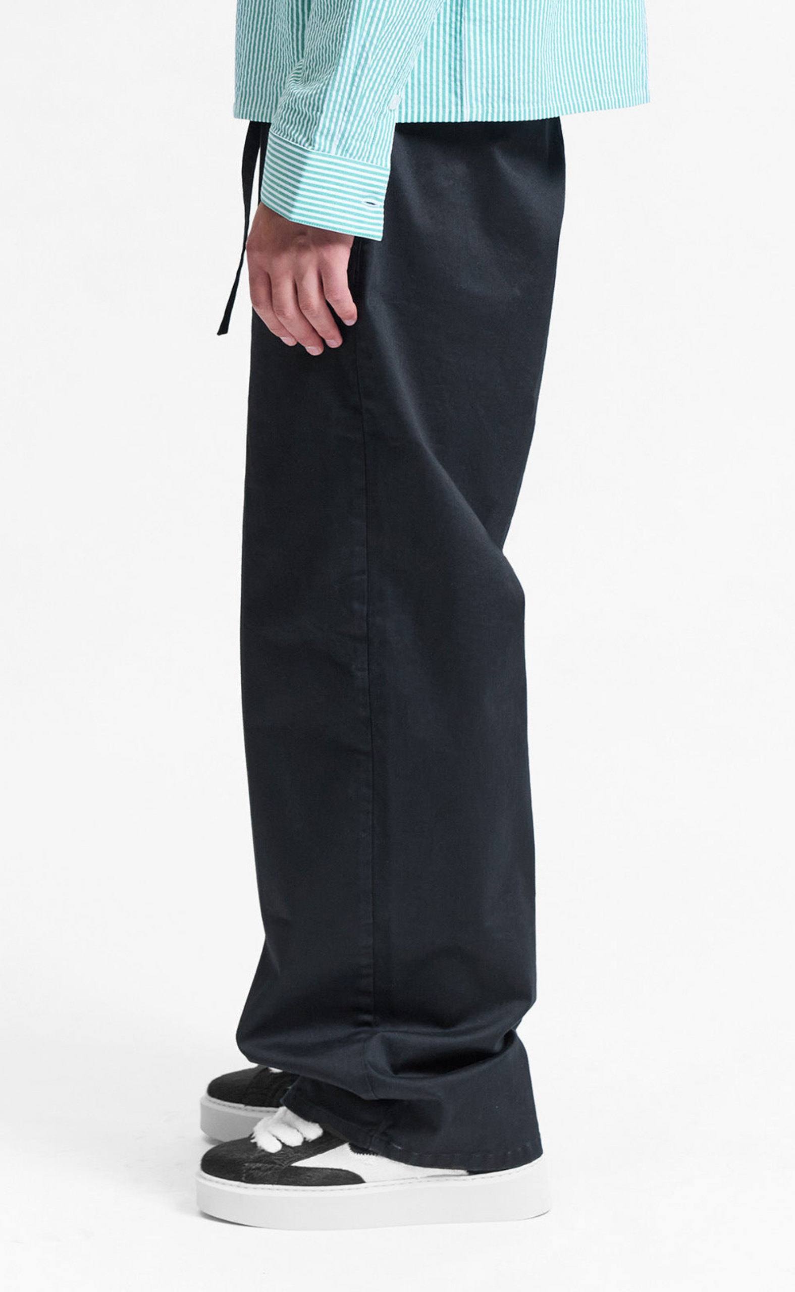 PLEATED CHINO BLACK PANTS