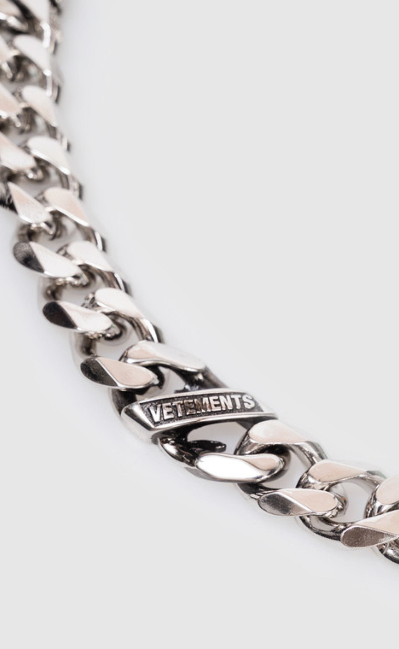LOGO CHAIN SILVER NECKLACE