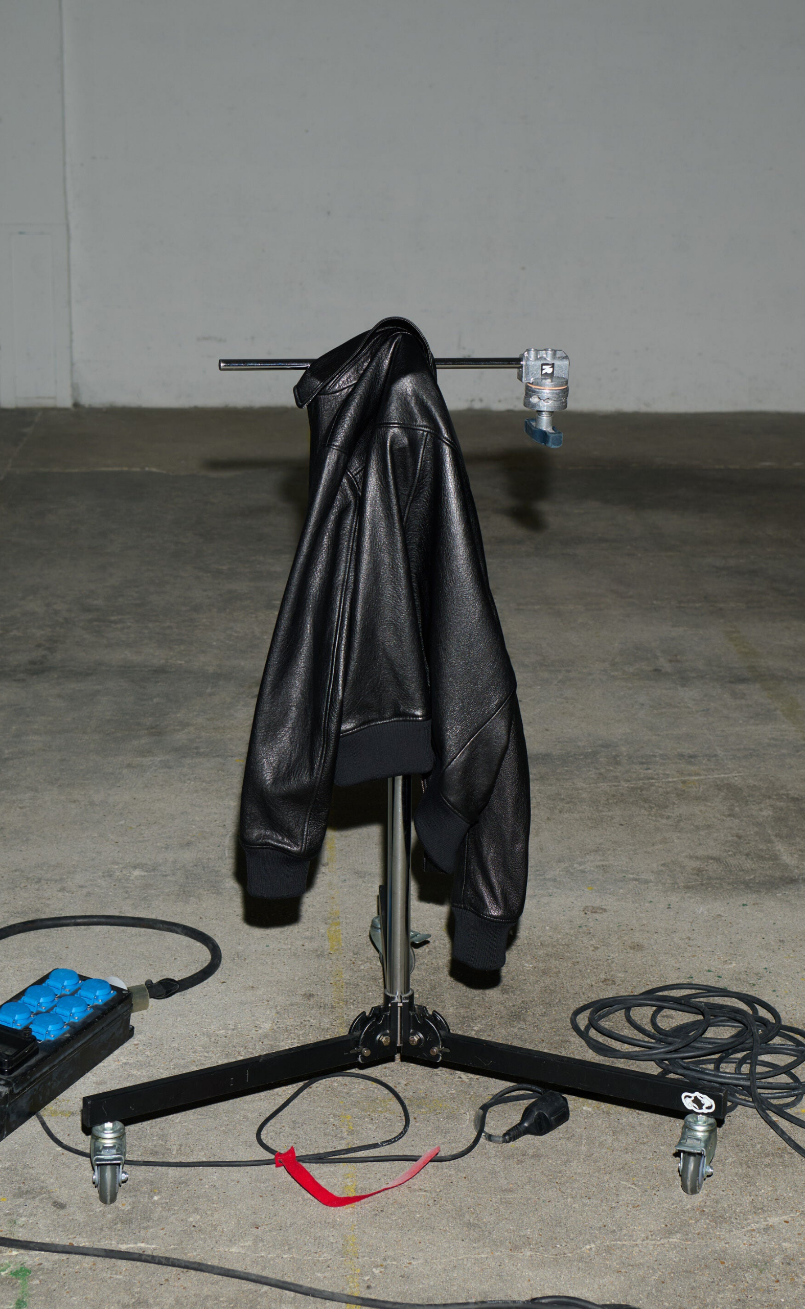 LAMB LEATHER ZIPPED BLACK JACKET