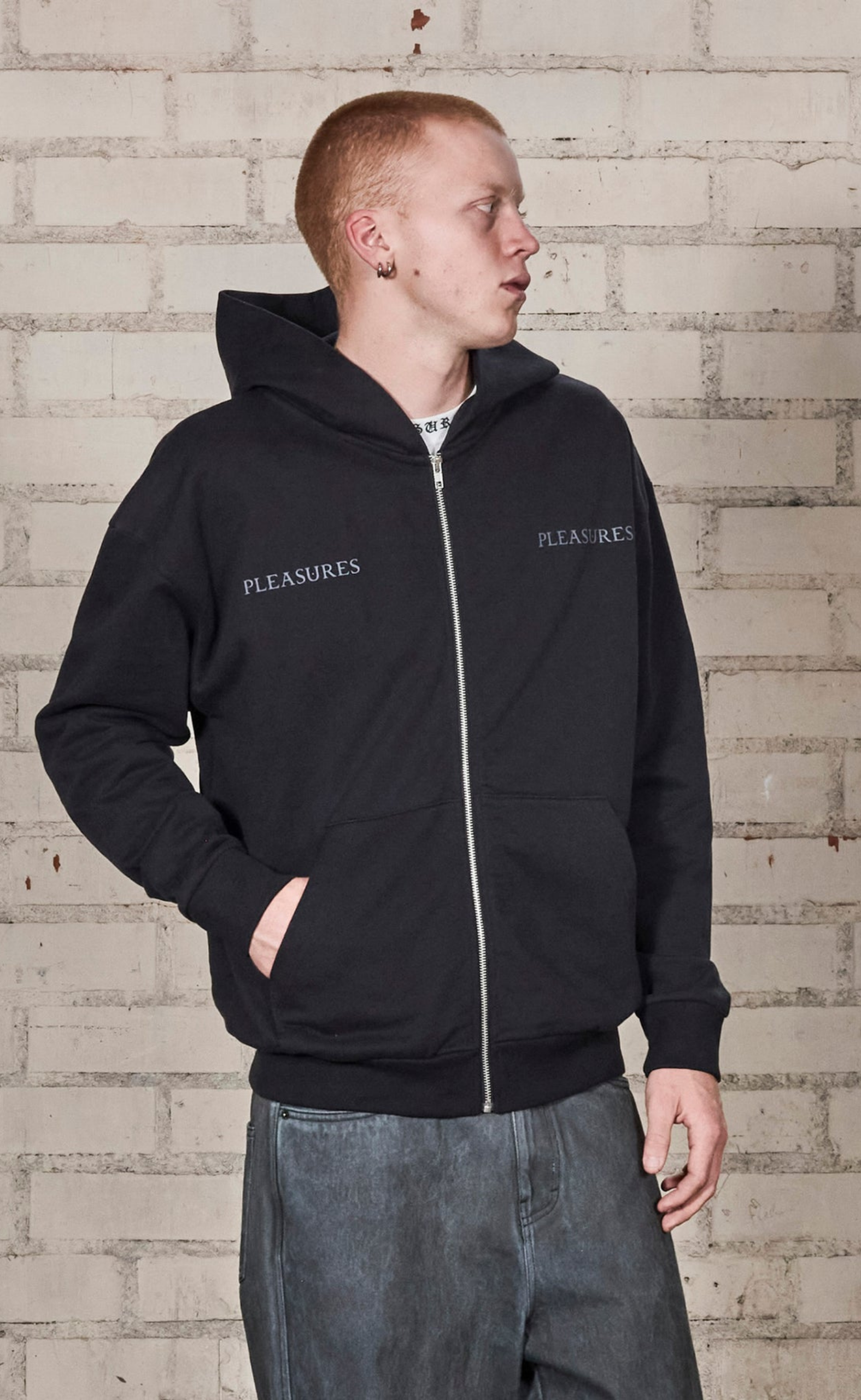 SPINE ZIP-UP BLACK HOODIE