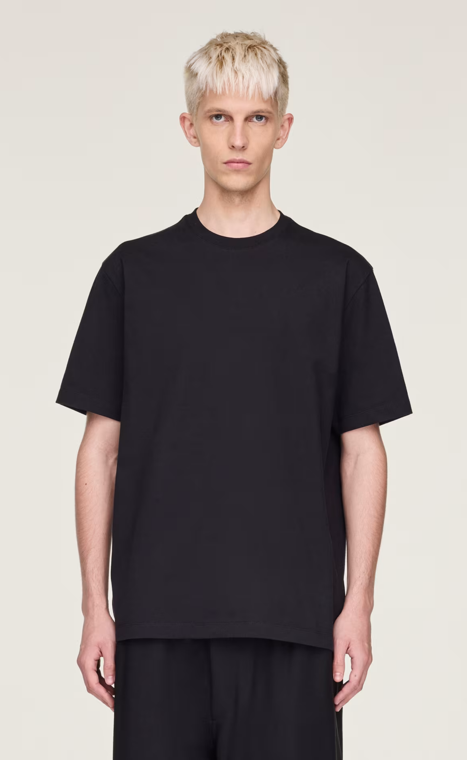GRAPHIC BLACK T-SHIRT
