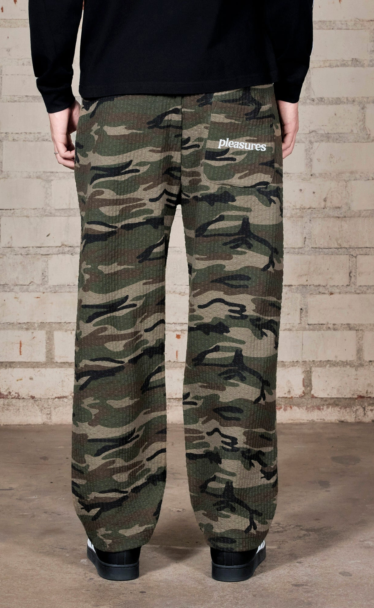 TEXTURED CAMO DESIRE CAMO SWEATPANTS