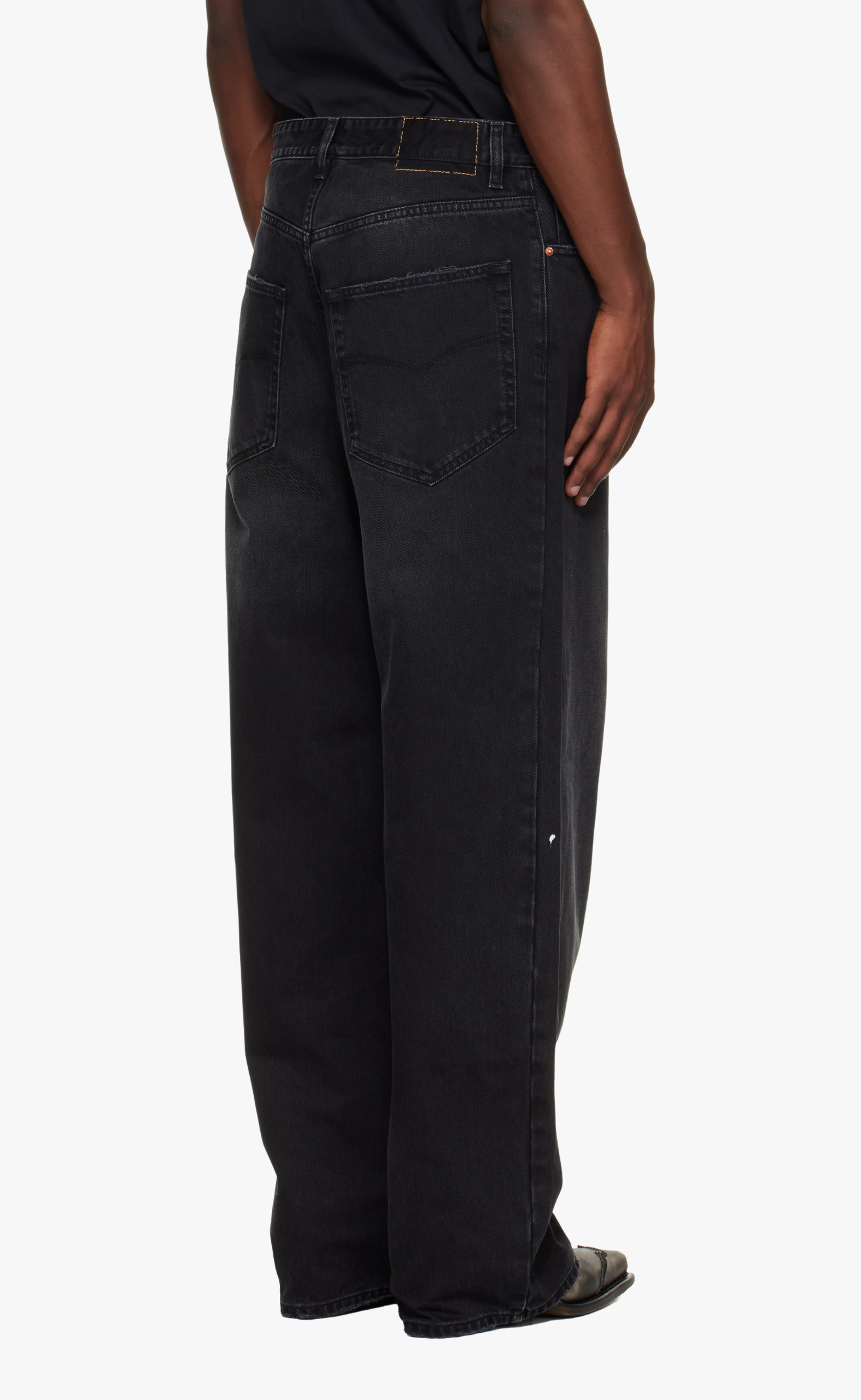 RIPPED BLACK JEANS