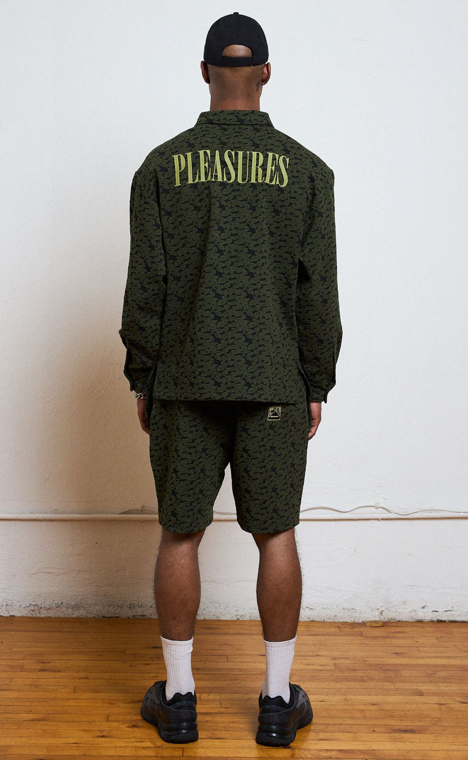 LEAF JACQUARD OLIVE SHORTS