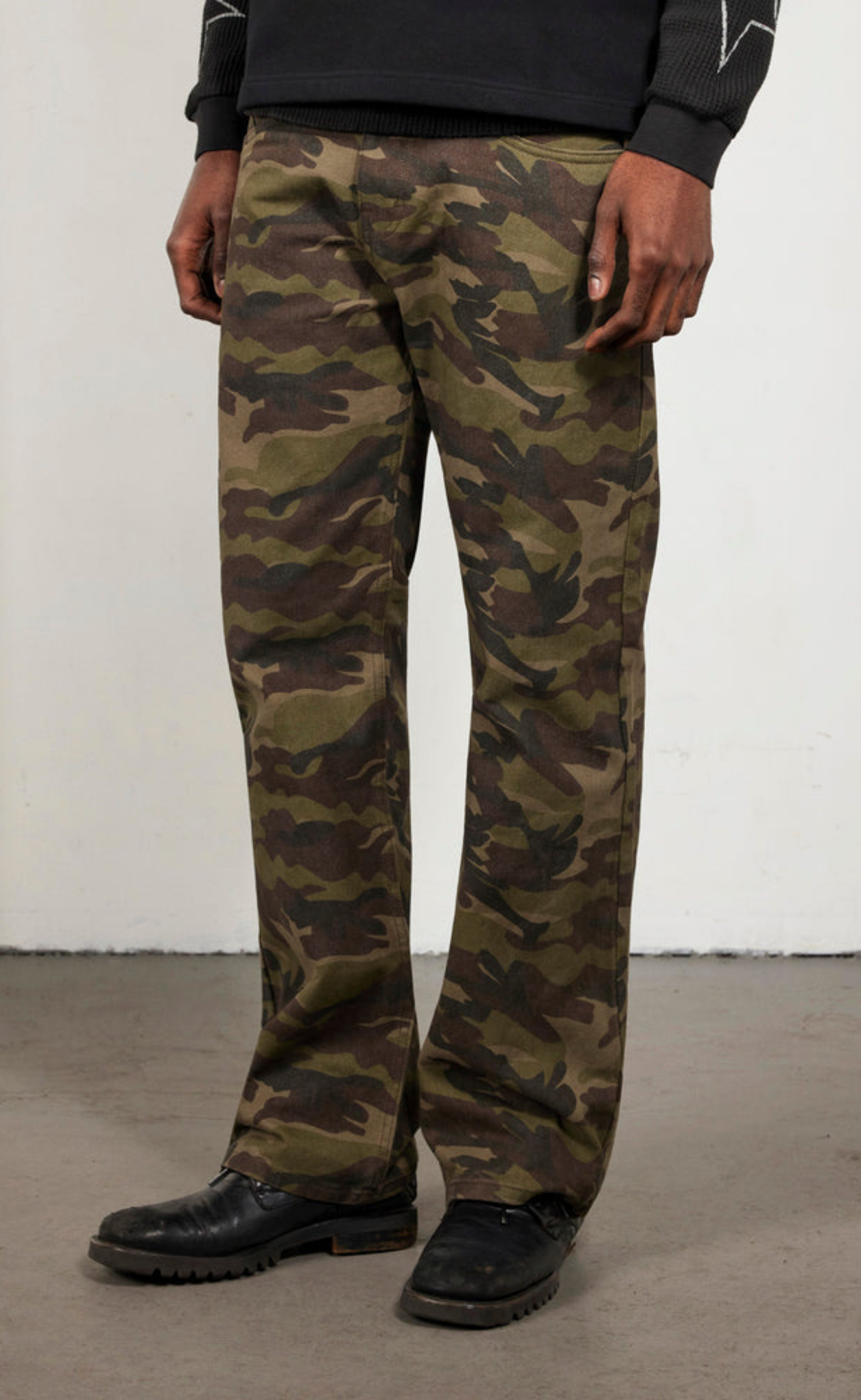 CAMO FLARE OLIVE JEANS