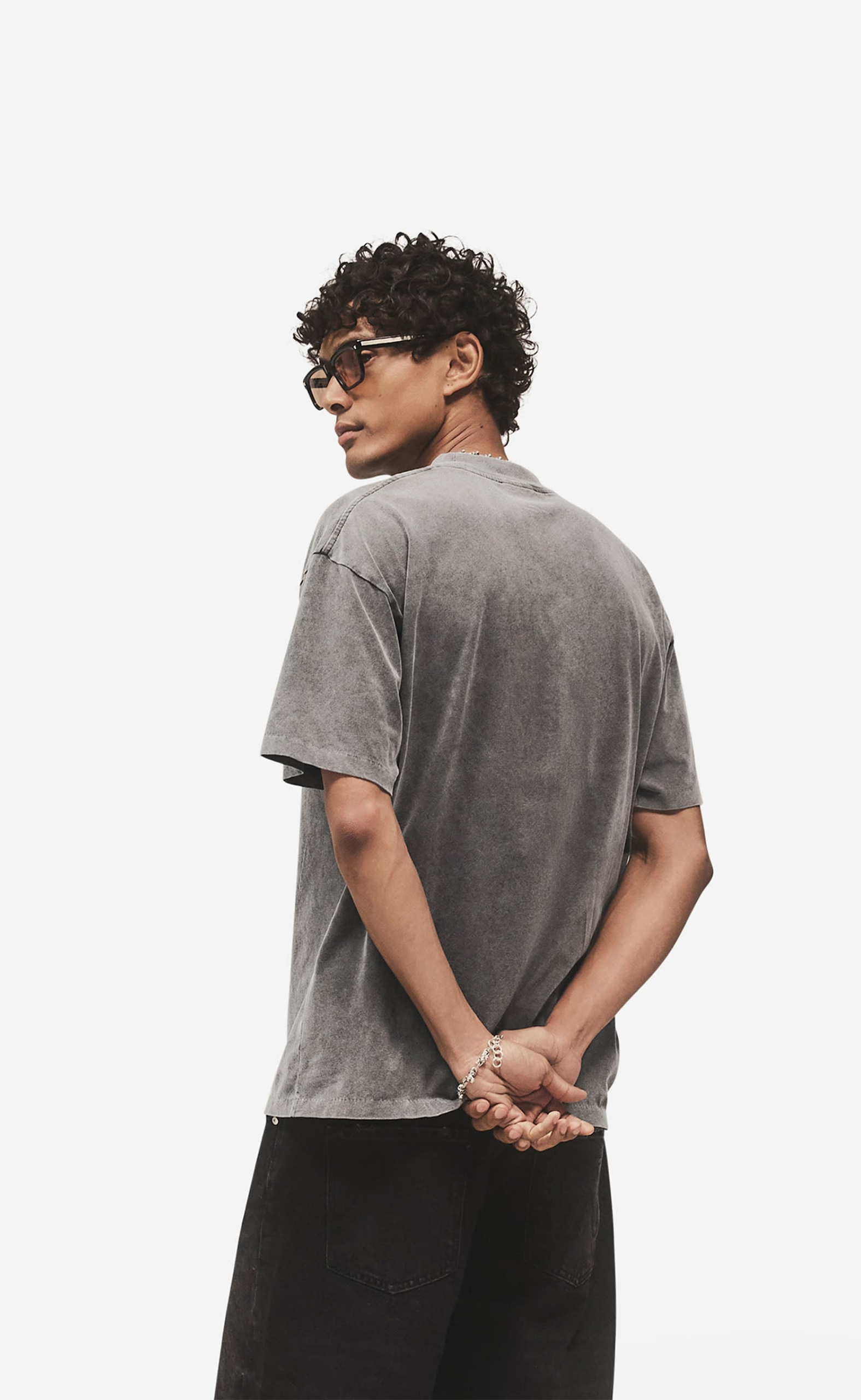 EMBROIDERED SERIF VINTAGE GREY T-SHIRT