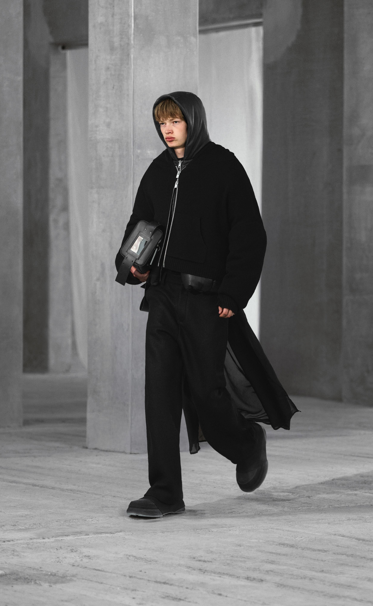 LAMPI KNIT BLACK HOODIE