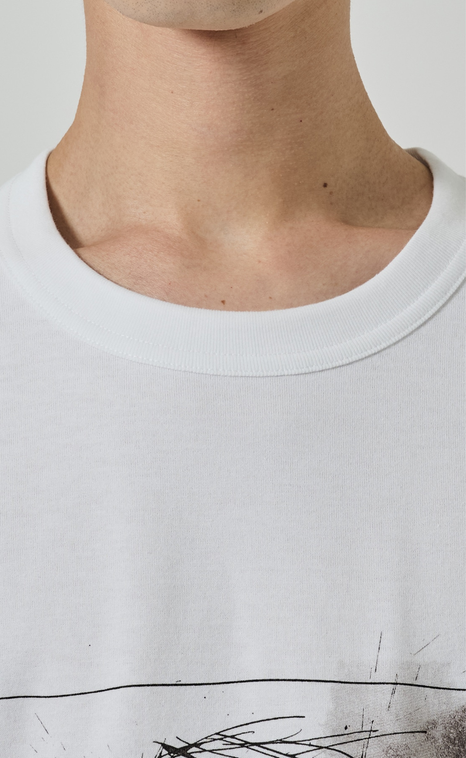 ARTWORK PRINT WHITE BLACK T-SHIRT