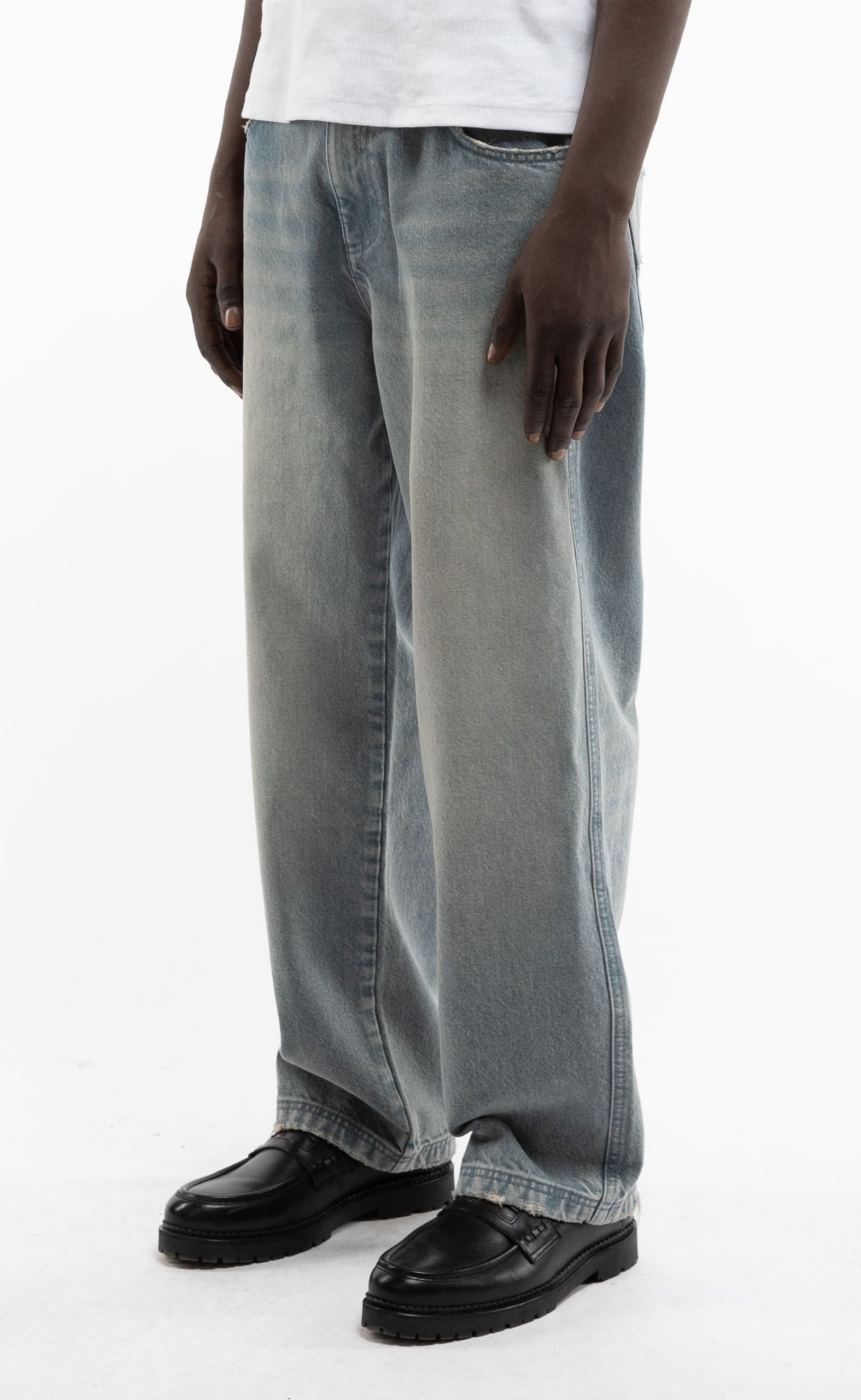 ESSENTIAL STRAIGHT FIT DENIM LIGHT BLUE PANTS