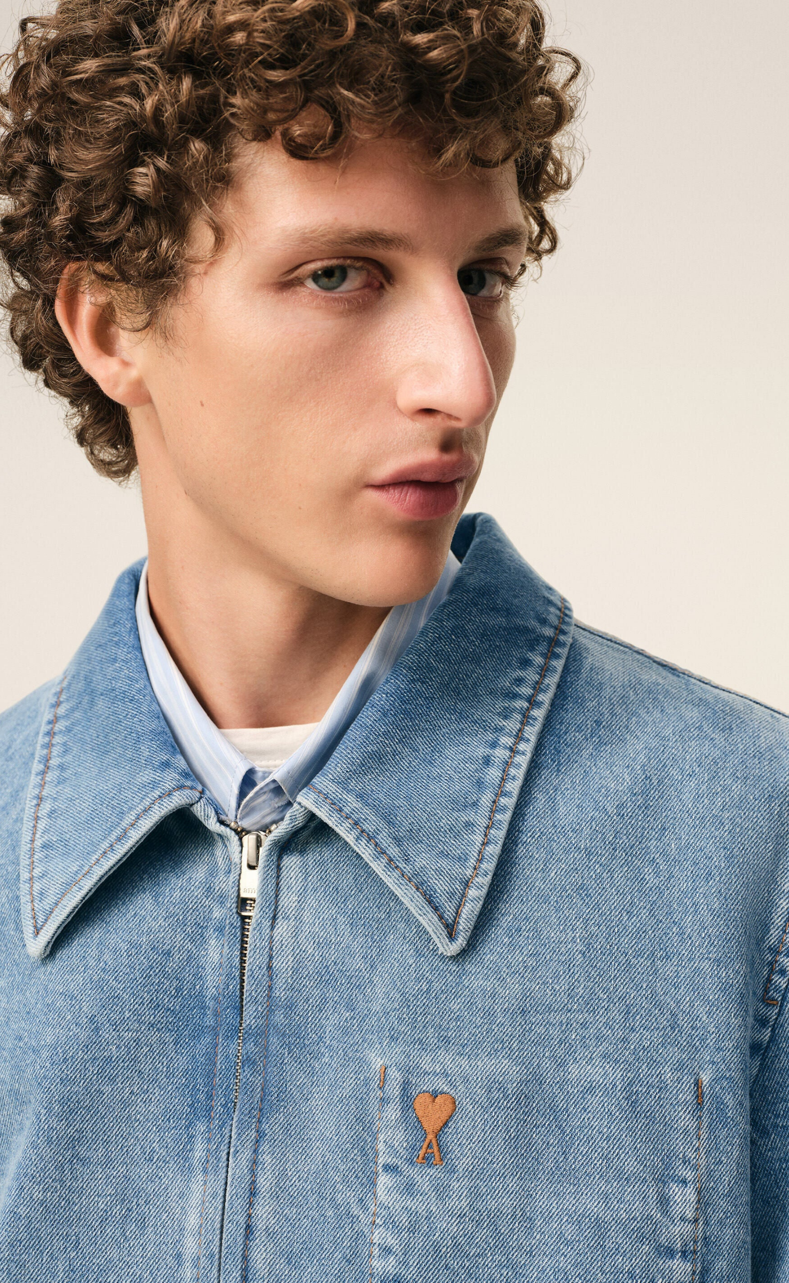 CONTRASTED AMI DE COEUR ZIPPED DENIM JACKET