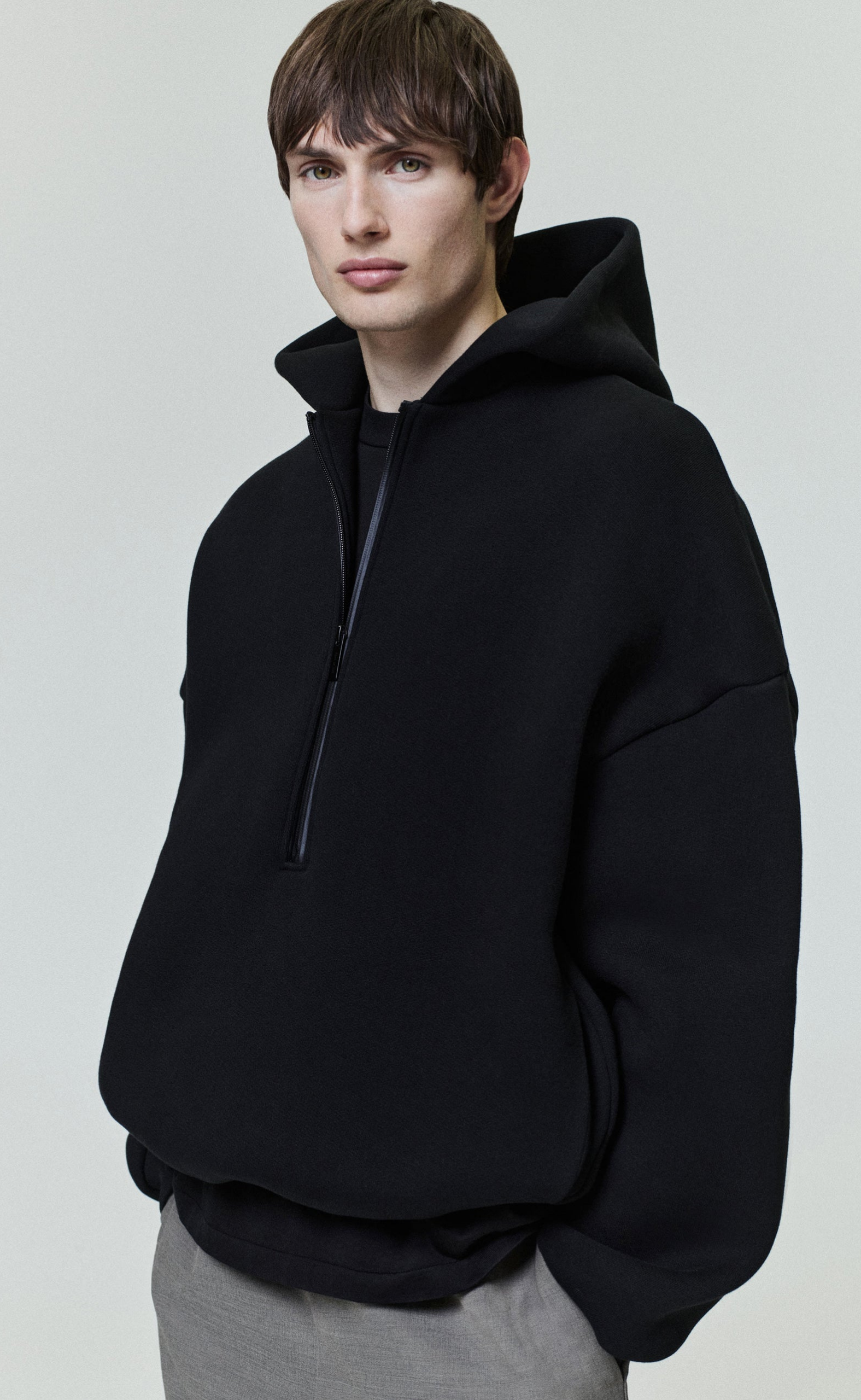 ATHLETIC HALF ZIP BLACK HOODIE
