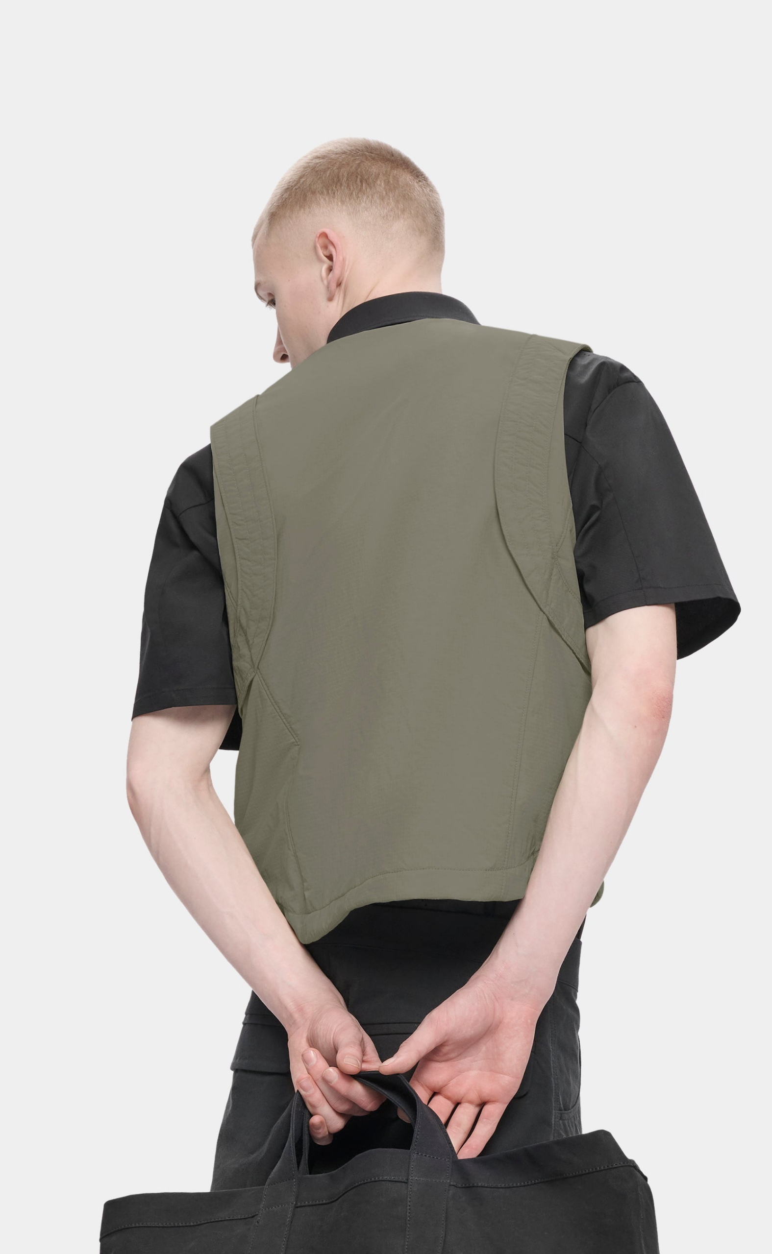 HELIOT MOTILITY LIGHT DUSTY GREEN VEST