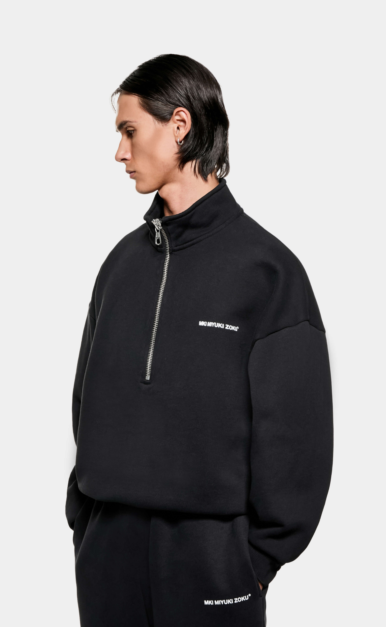 UNIFORM BLACK QUARTER ZIP