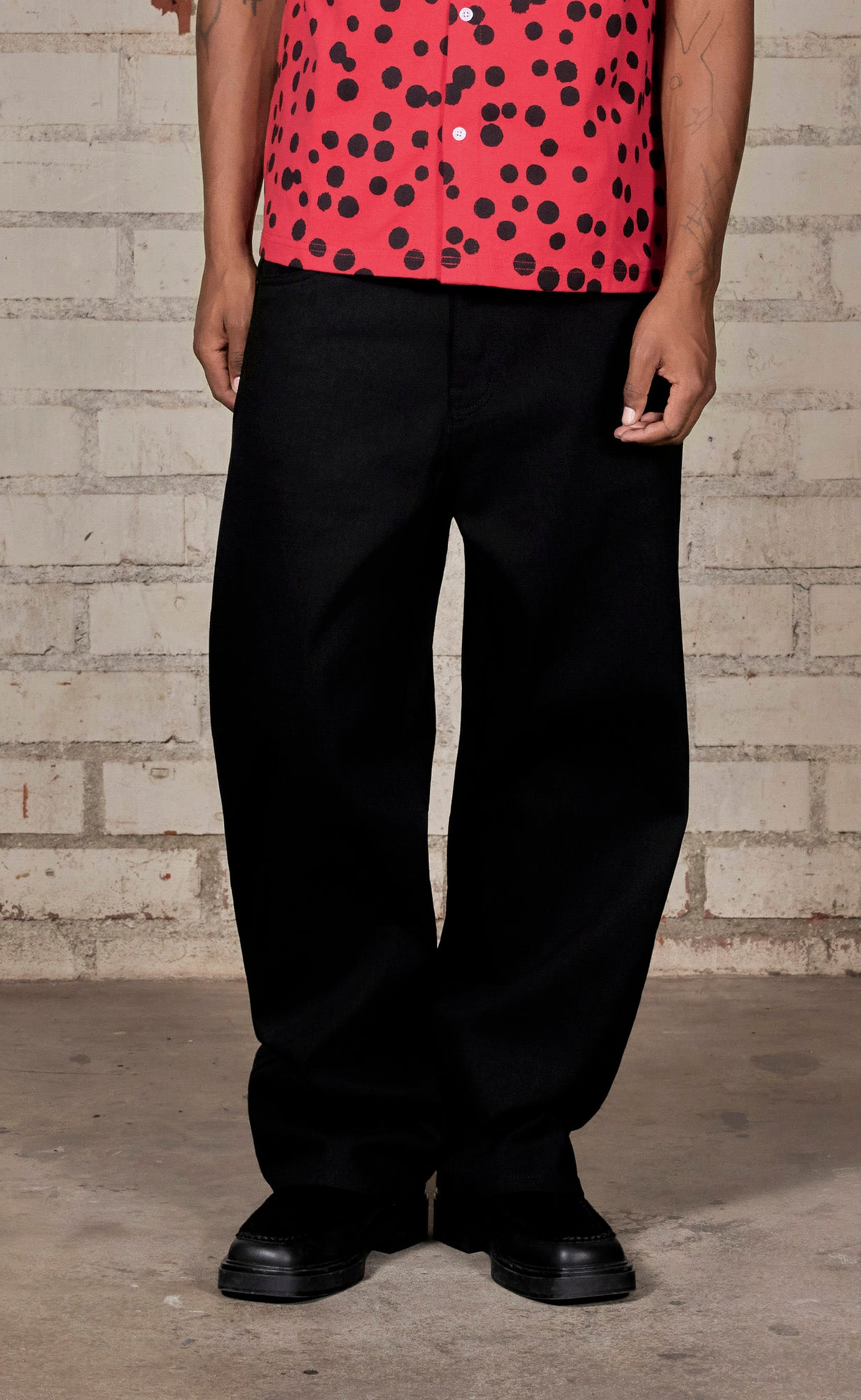 TEAR FORMULA BAGGY BLACK JEANS