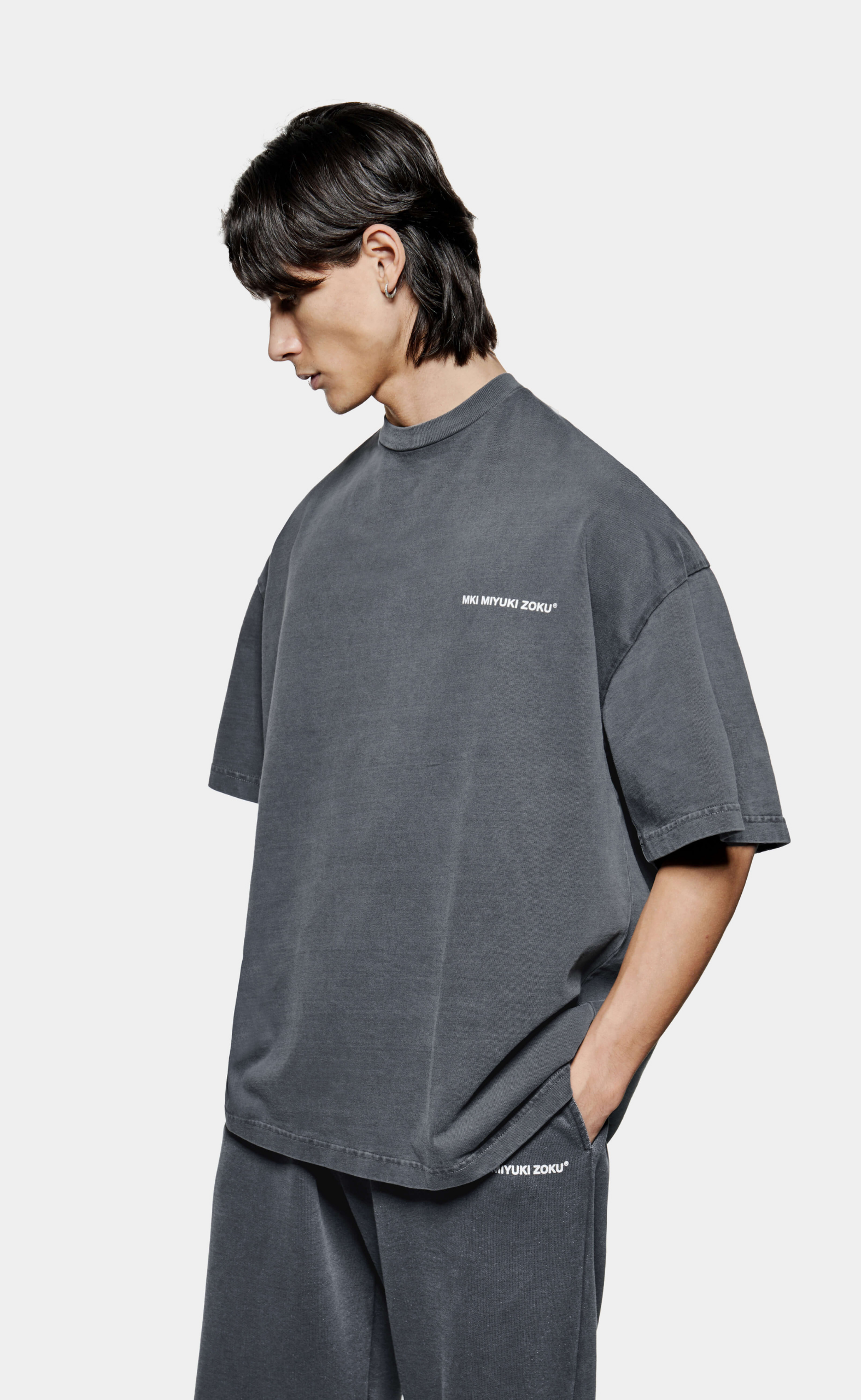 UNIFORM PIGMENT BLACK T-SHIRT