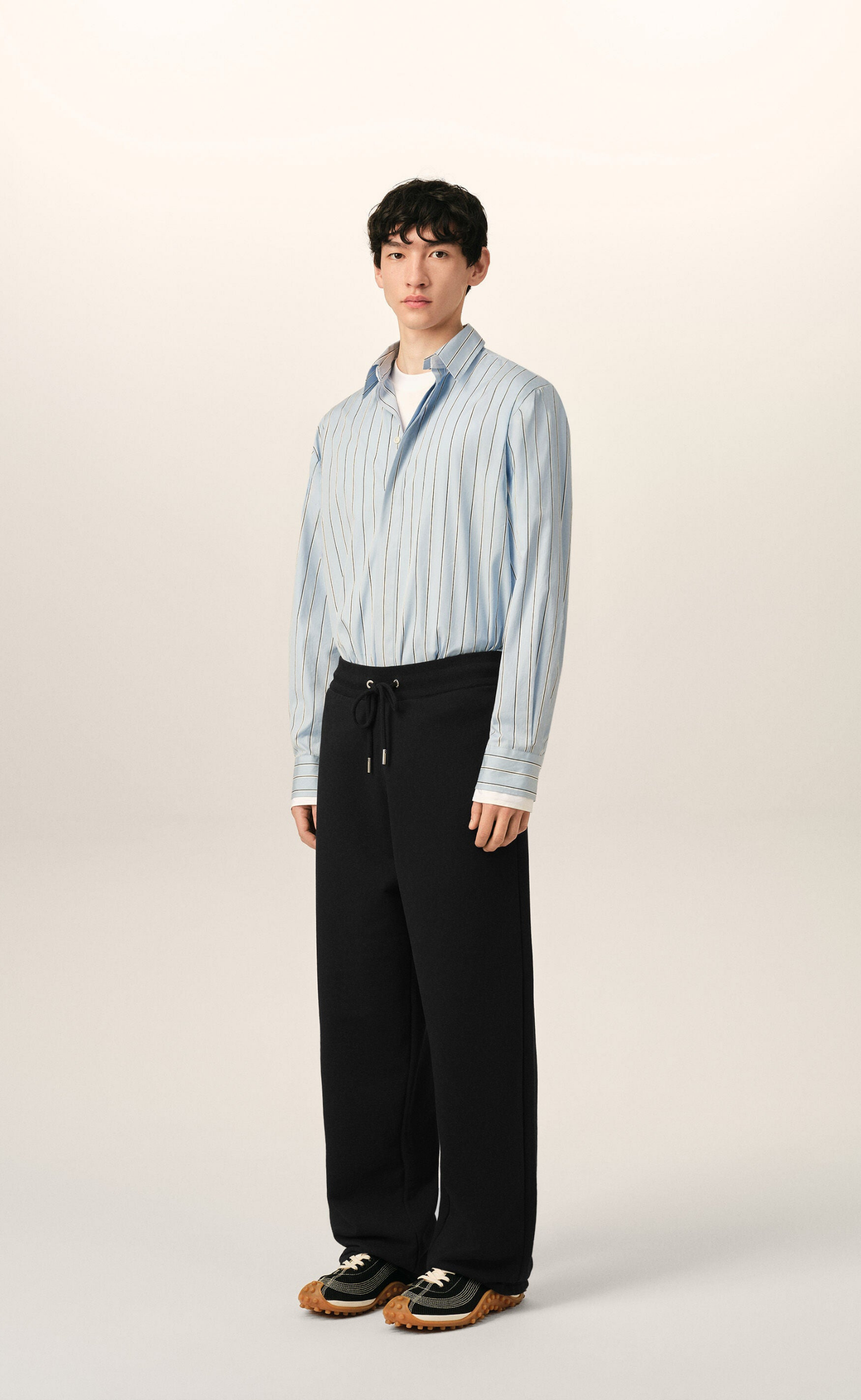 SMALL EMBOSSED AMI DE COEUR BLACK SWETPANTS