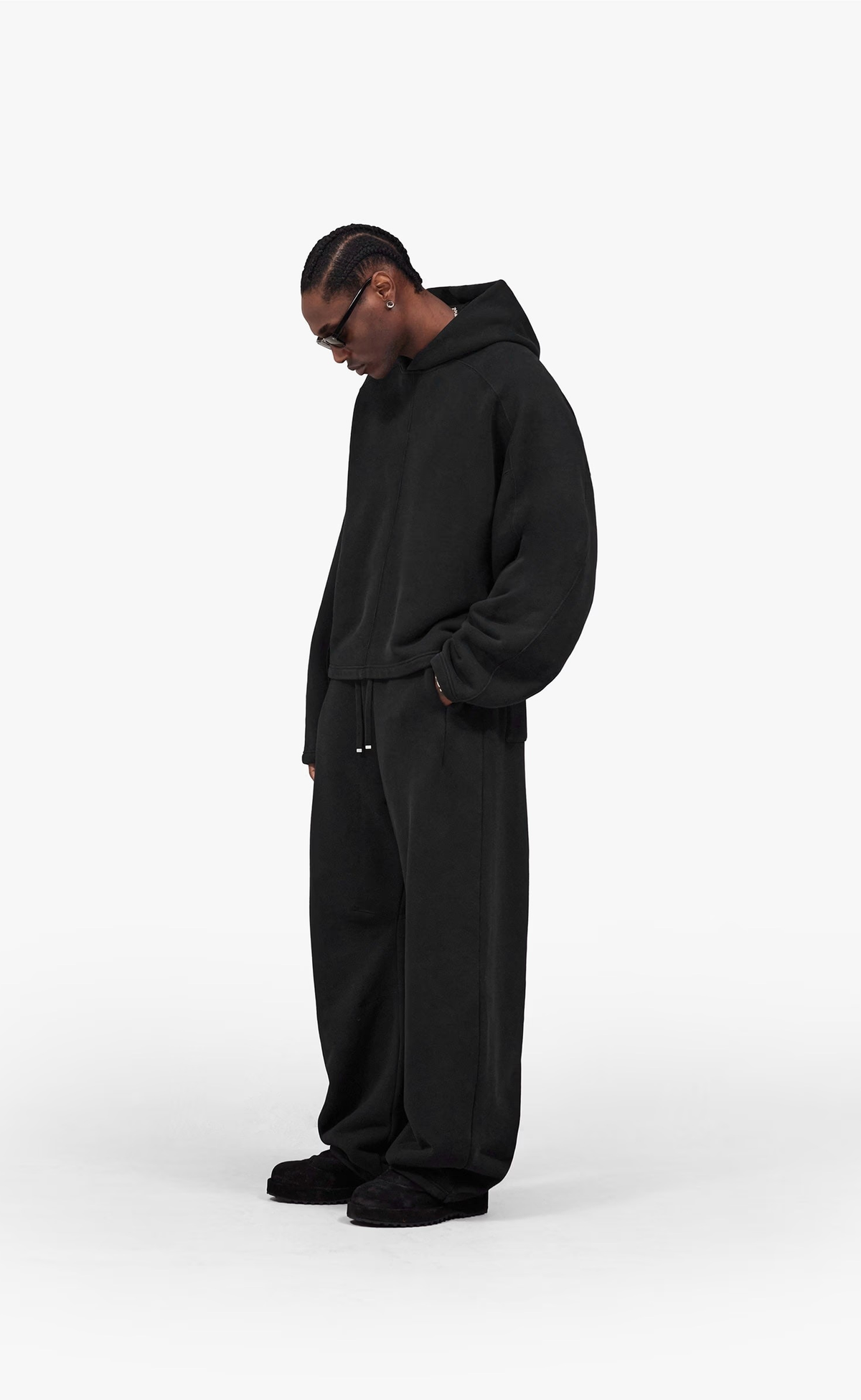 HEAVYWEIGHT BLACK SWEATPANTS