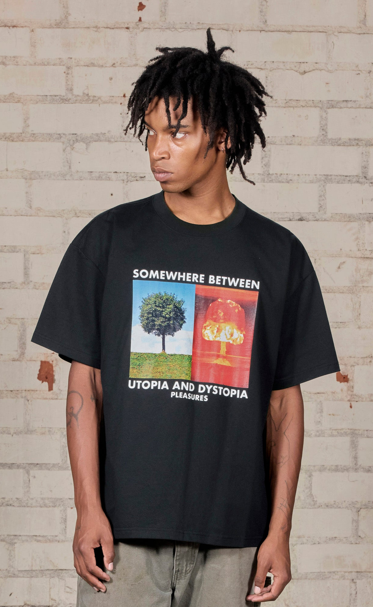 SOMEWHERE BLACK T-SHIRT