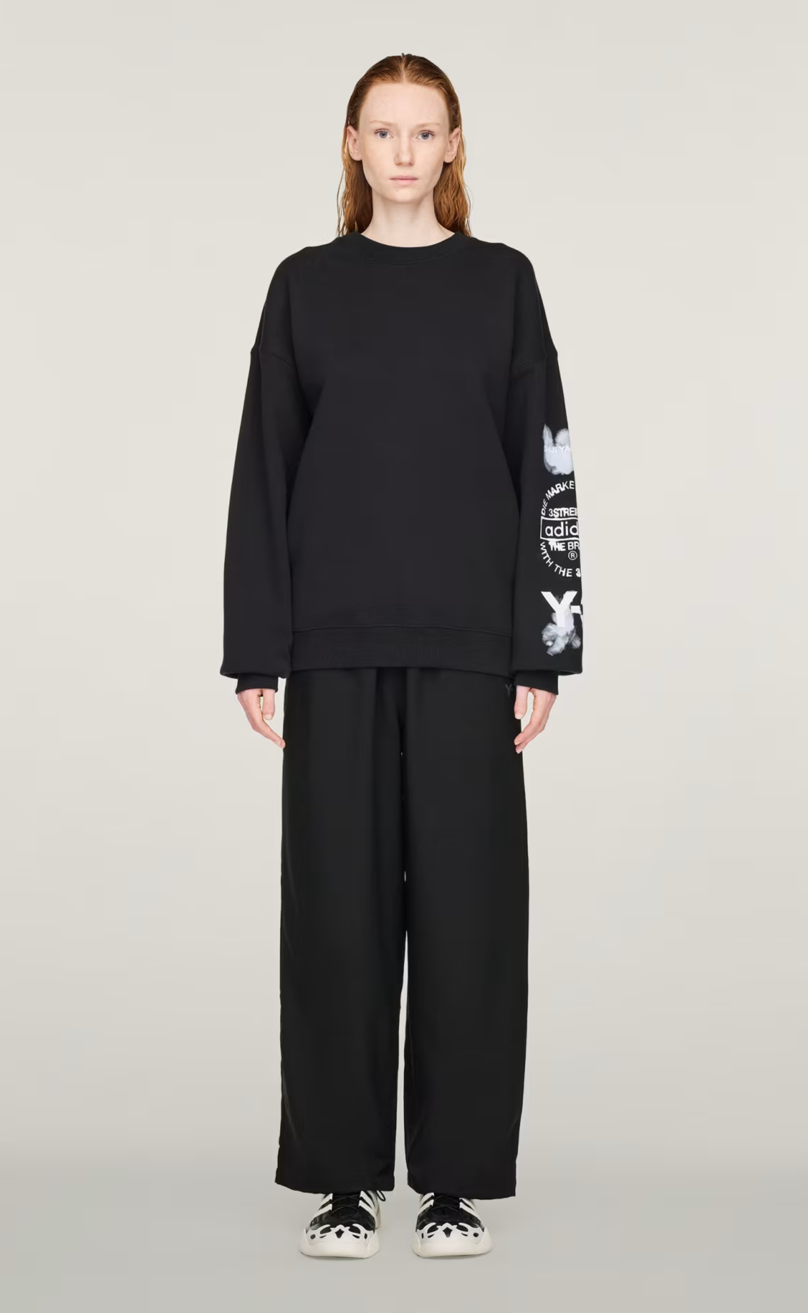 GRAPHIC BLACK CREWNECK