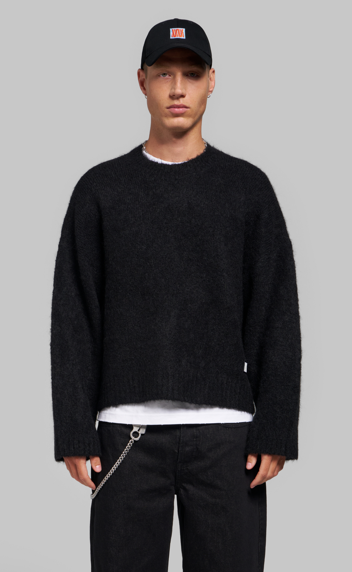 ENCI V3 BLACK SWEATER
