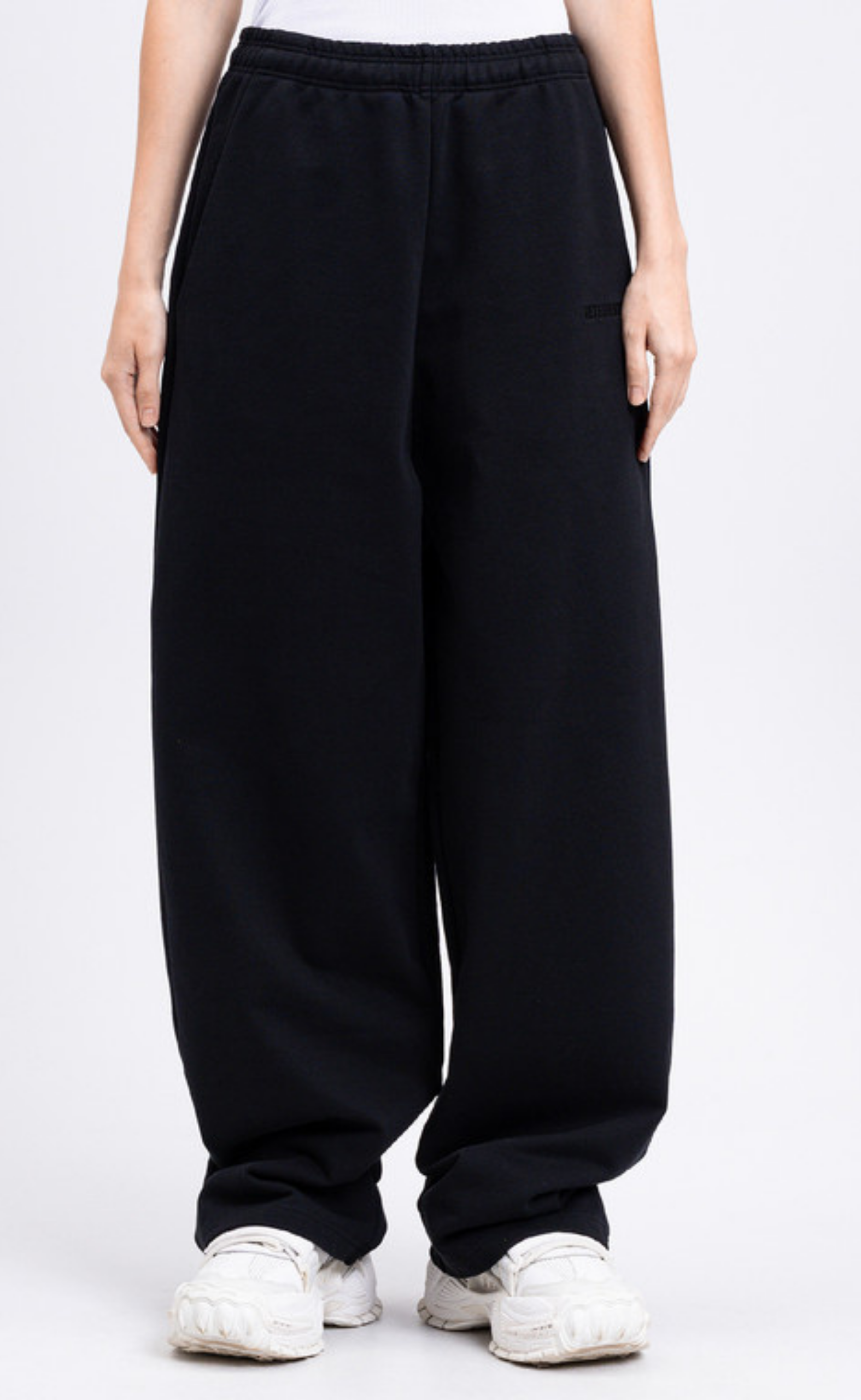 LOGO BAGGY BLACK SWEATPANTS