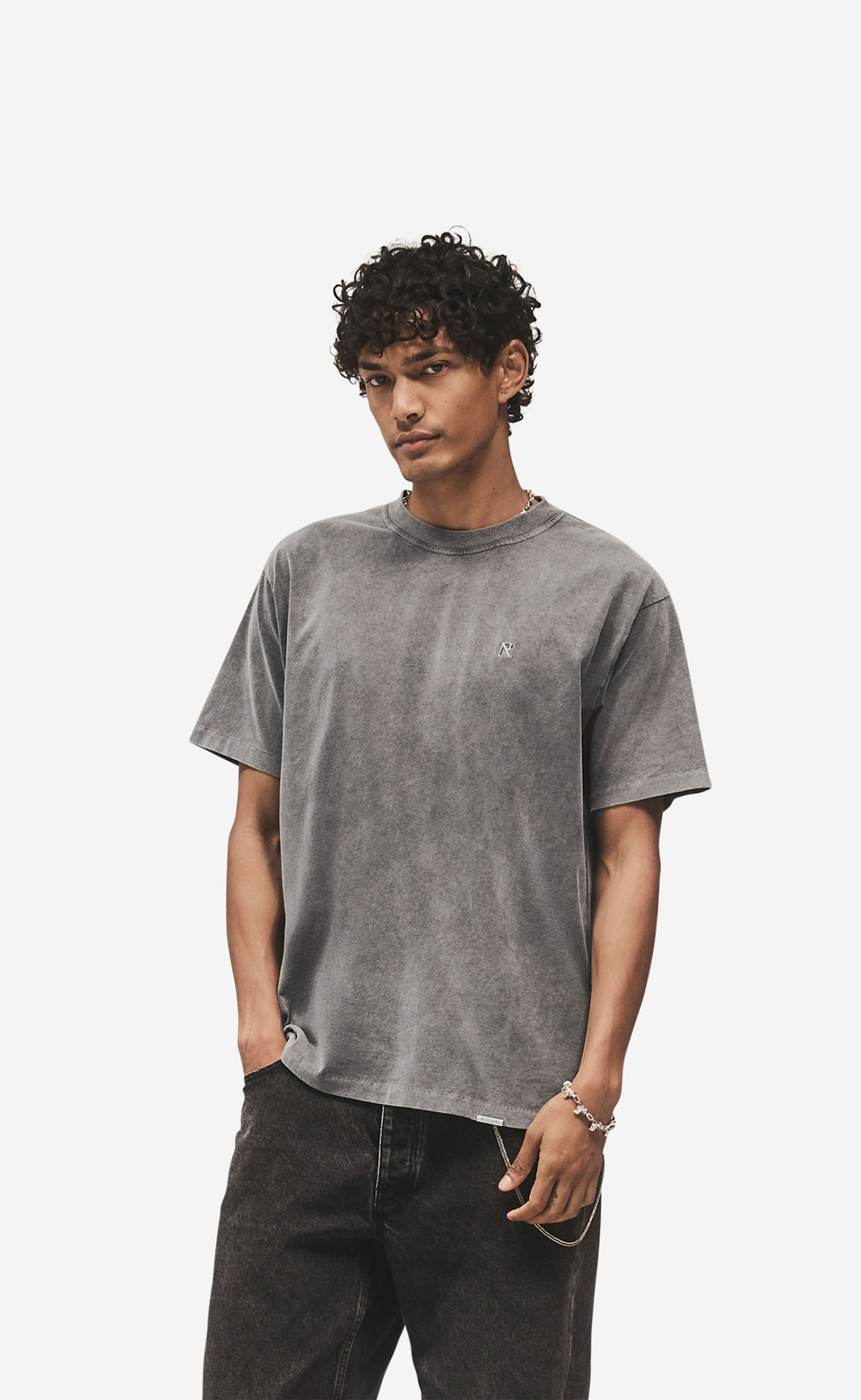 METAL INITIAL R VINTAHE GREY T-SHIRT