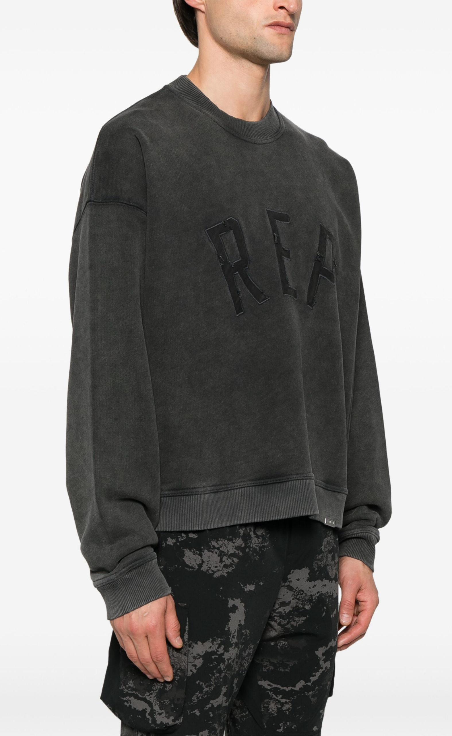 REP APPLIQUE VINTAGE BLACK CREWNECK