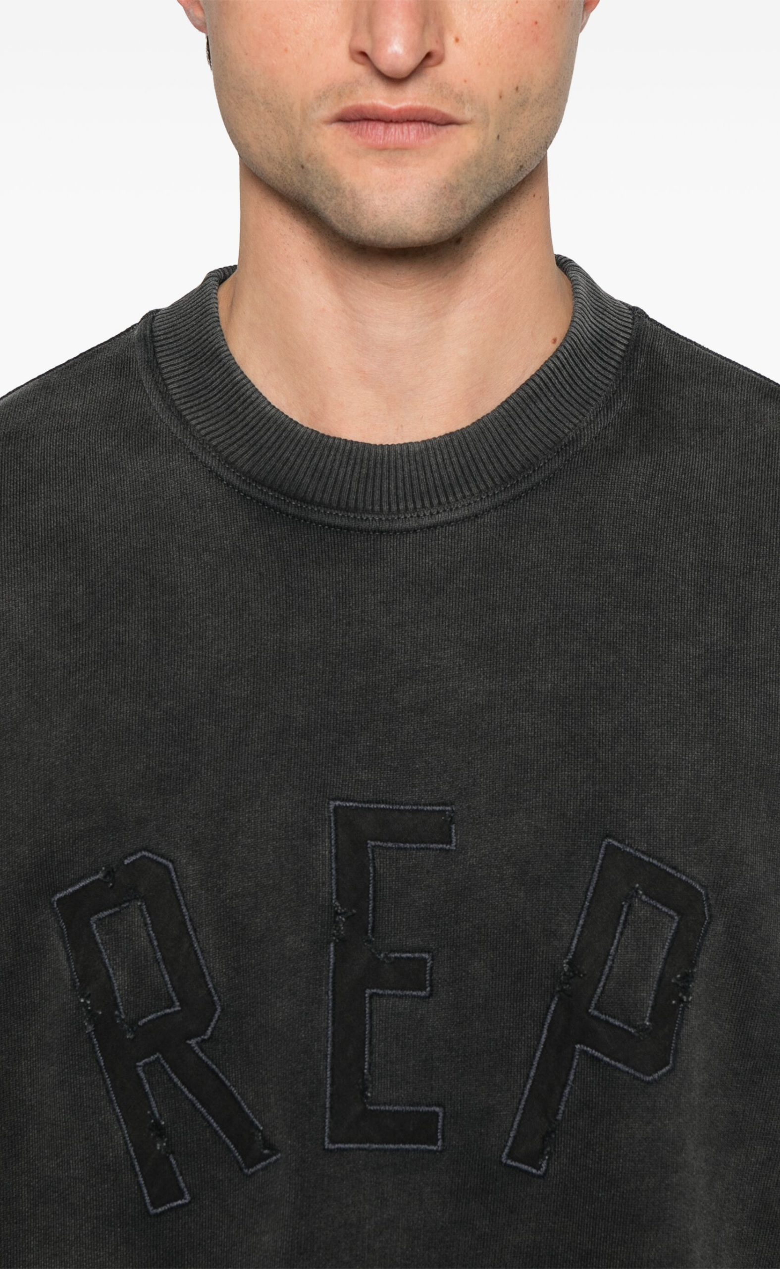REP APPLIQUE VINTAGE BLACK CREWNECK