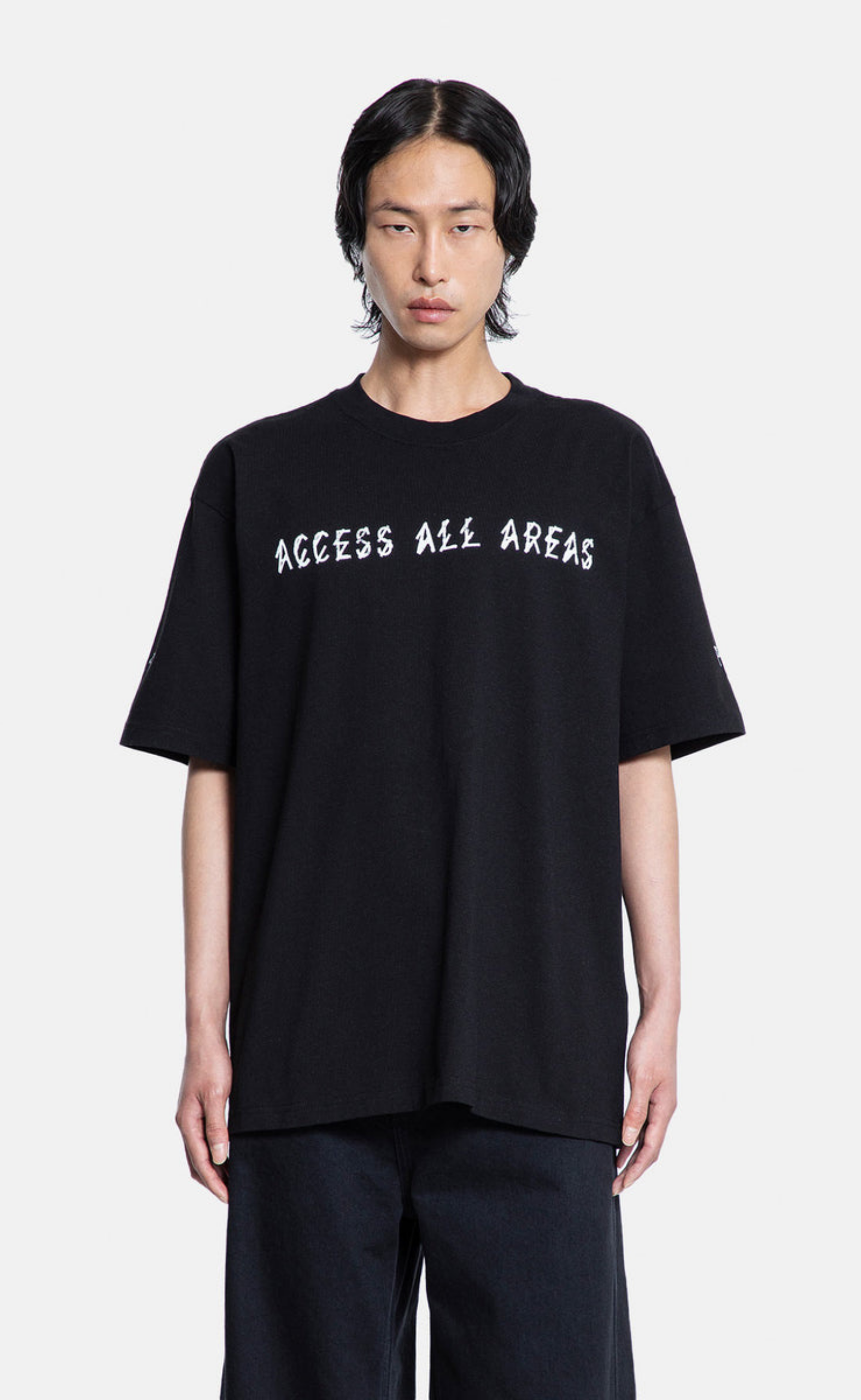 GLOVES BLACK T-SHIRT