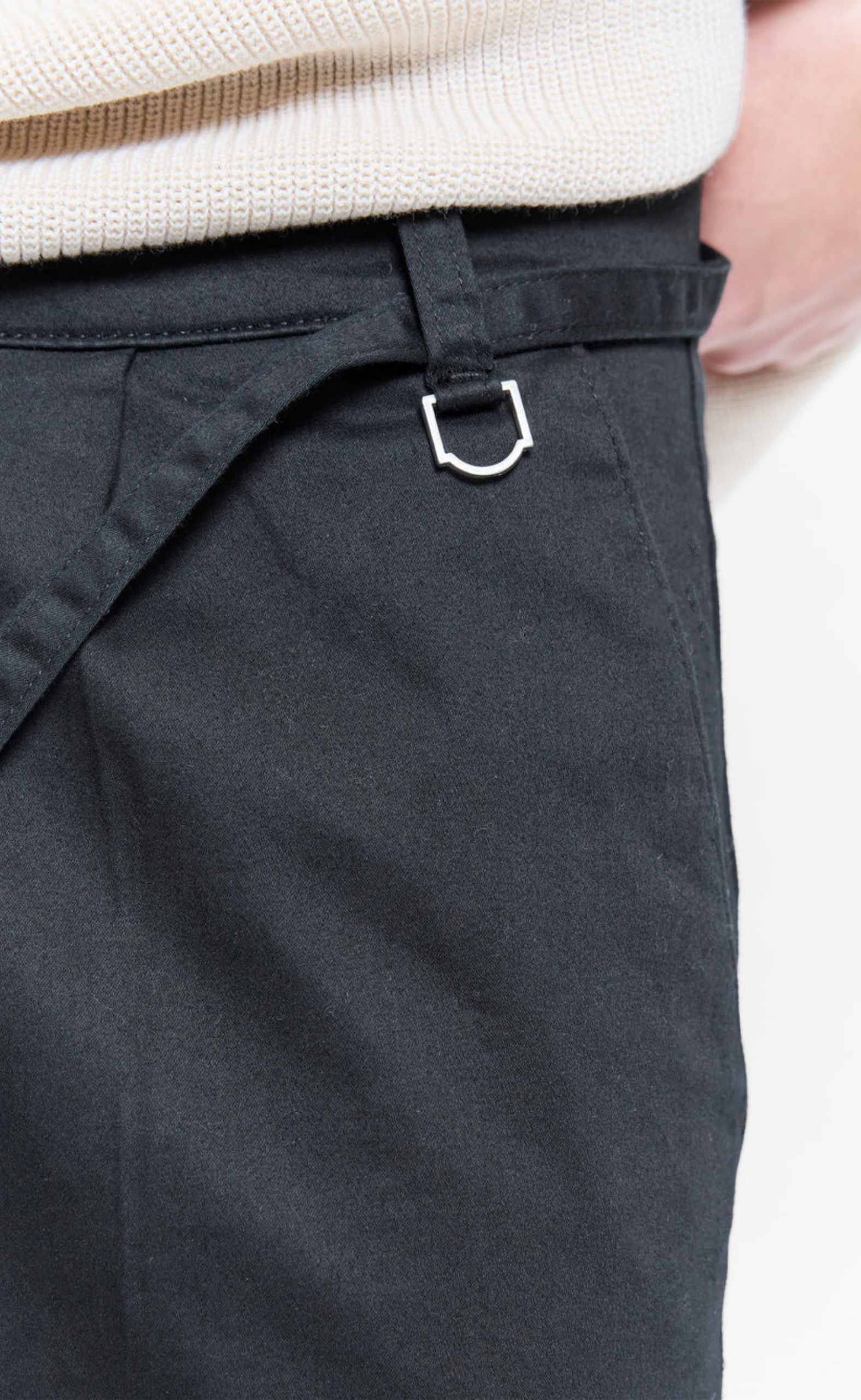 PLEATED CHINO BLACK SHORTS