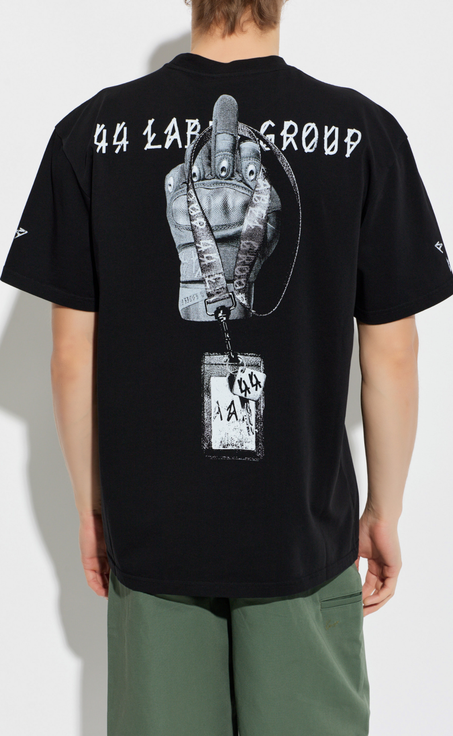 GLOVES BLACK T-SHIRT