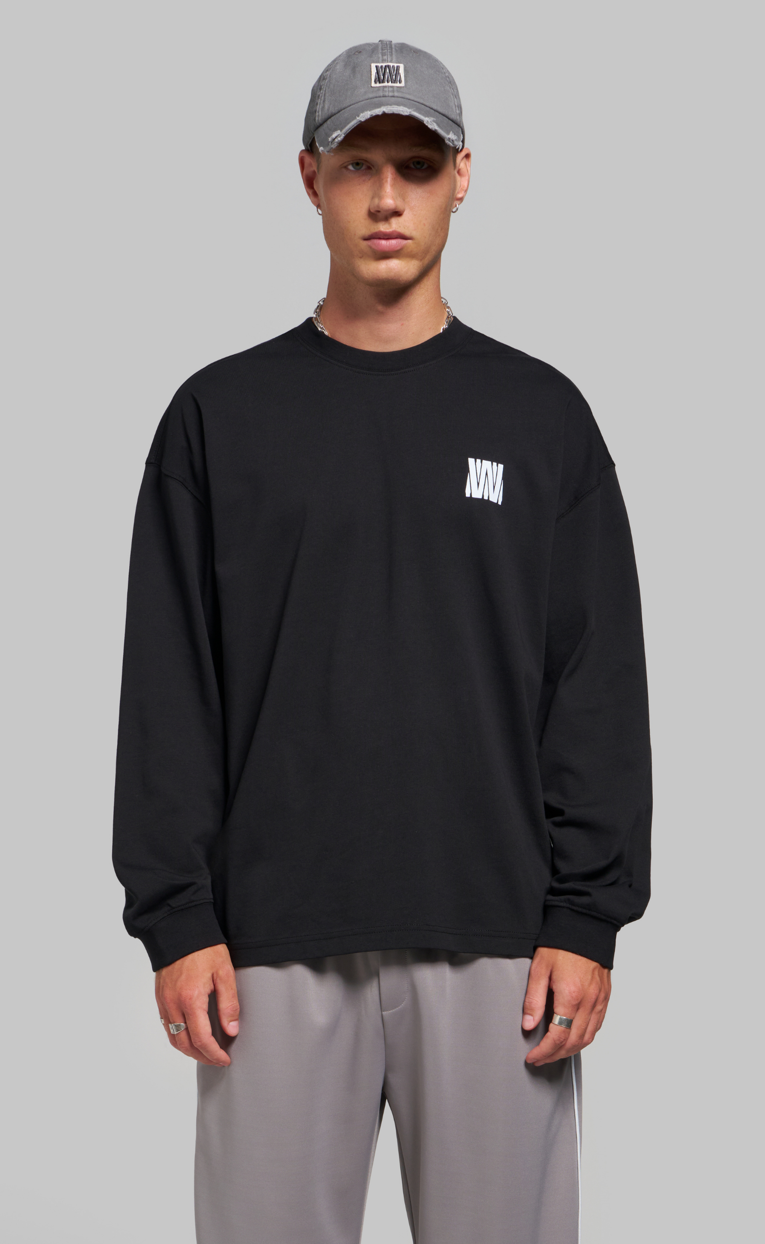 STUDIO V14 BLACK LONGSLEEVE