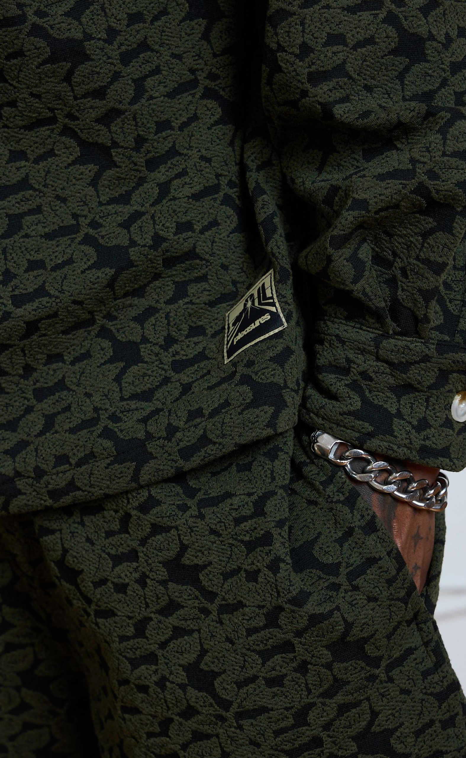 LEAF HALF ZIP OLIVE SHIRT