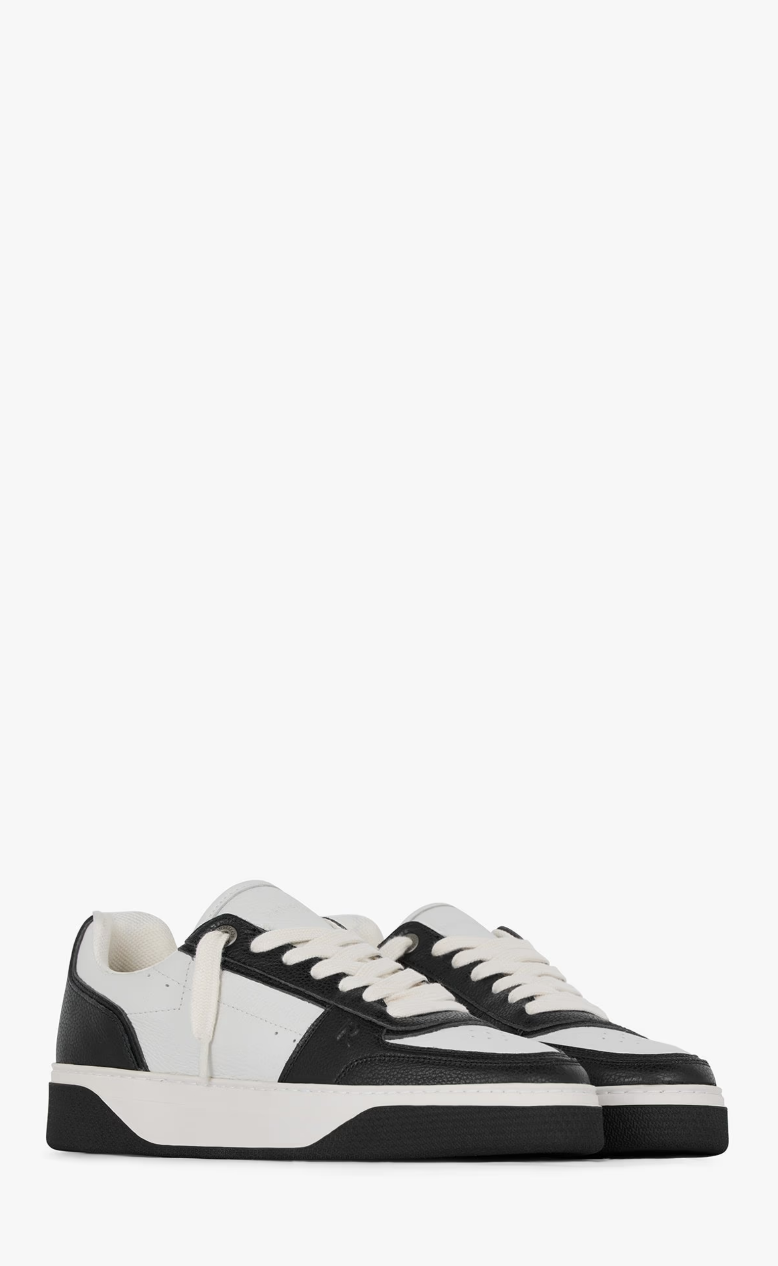 INITIAL LEATHER BLACK WHITE SNEAKER