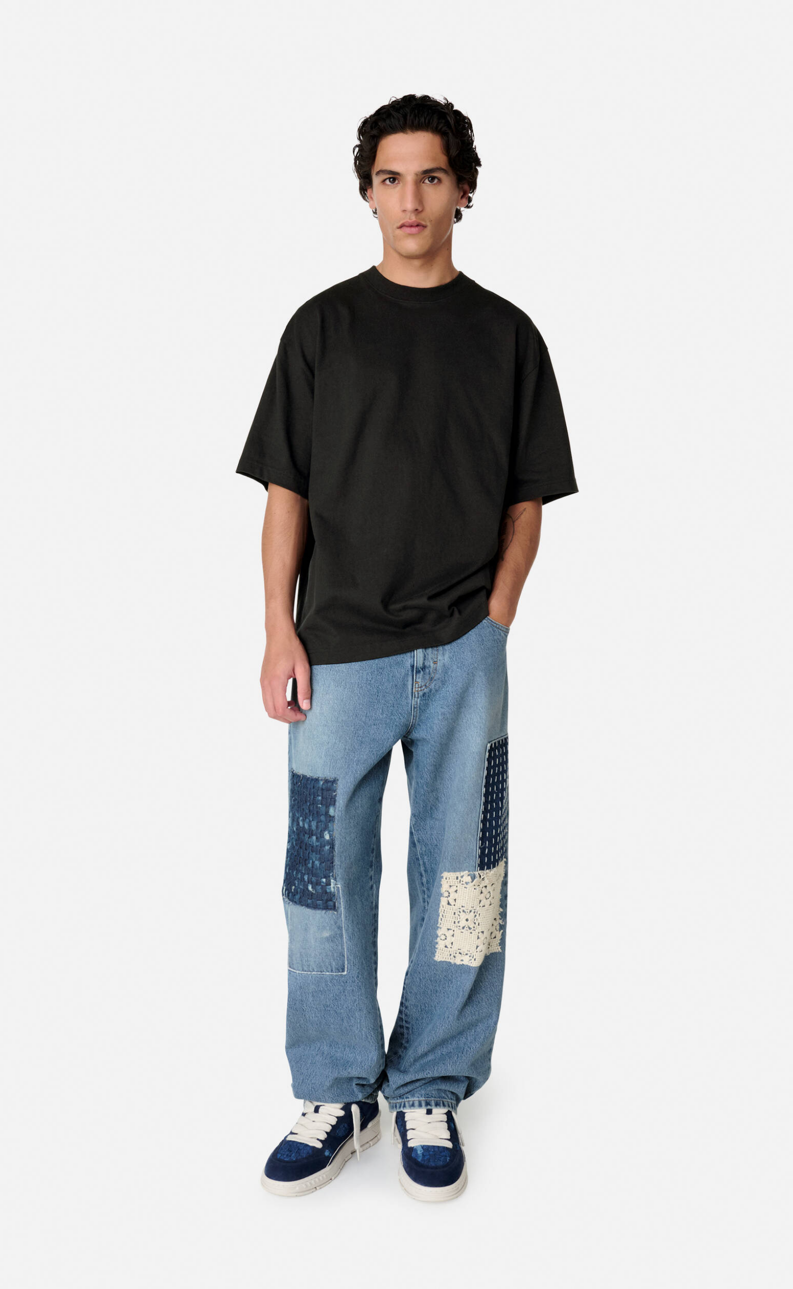 LACED BLACK T-SHIRT