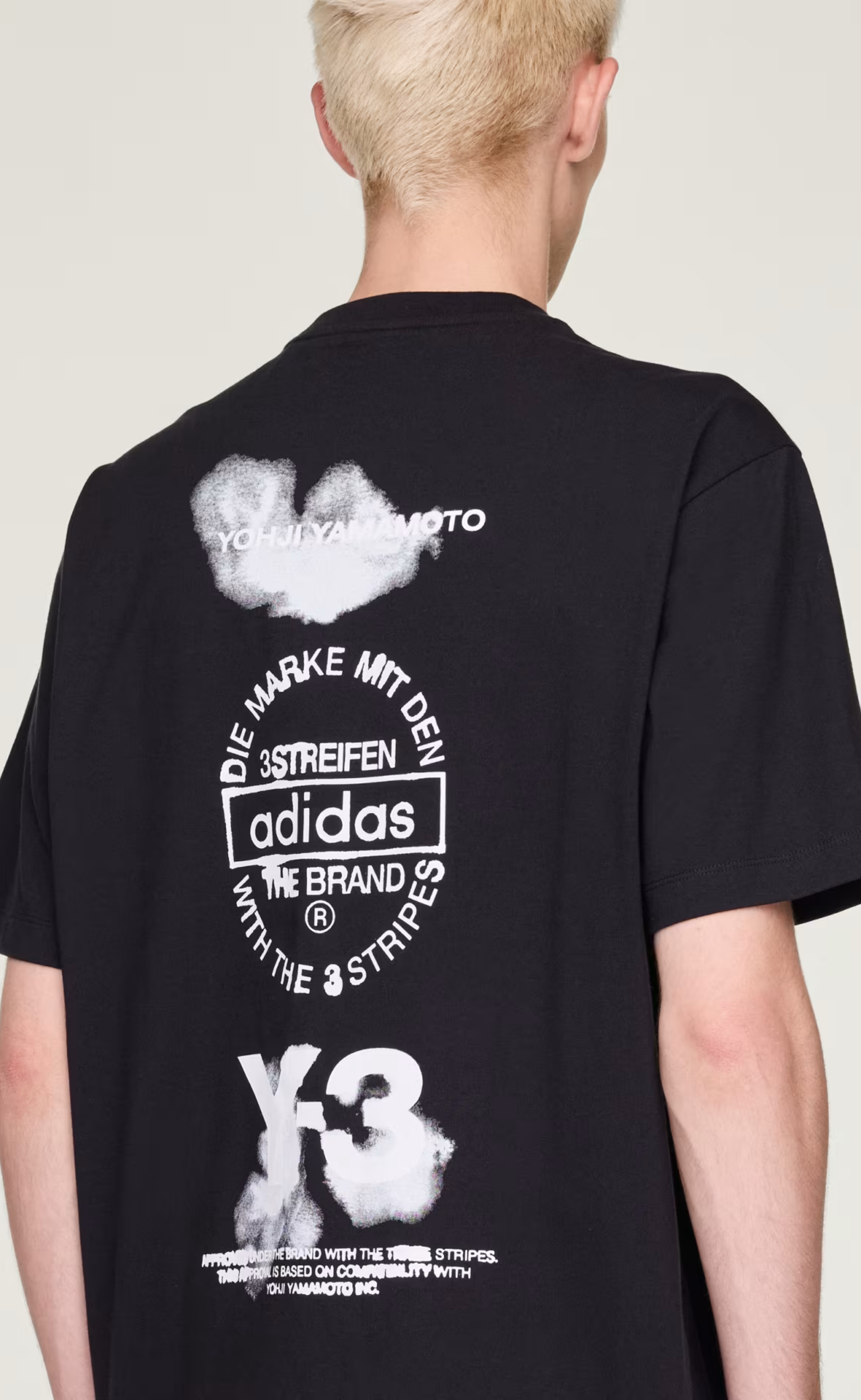 GRAPHIC BLACK T-SHIRT