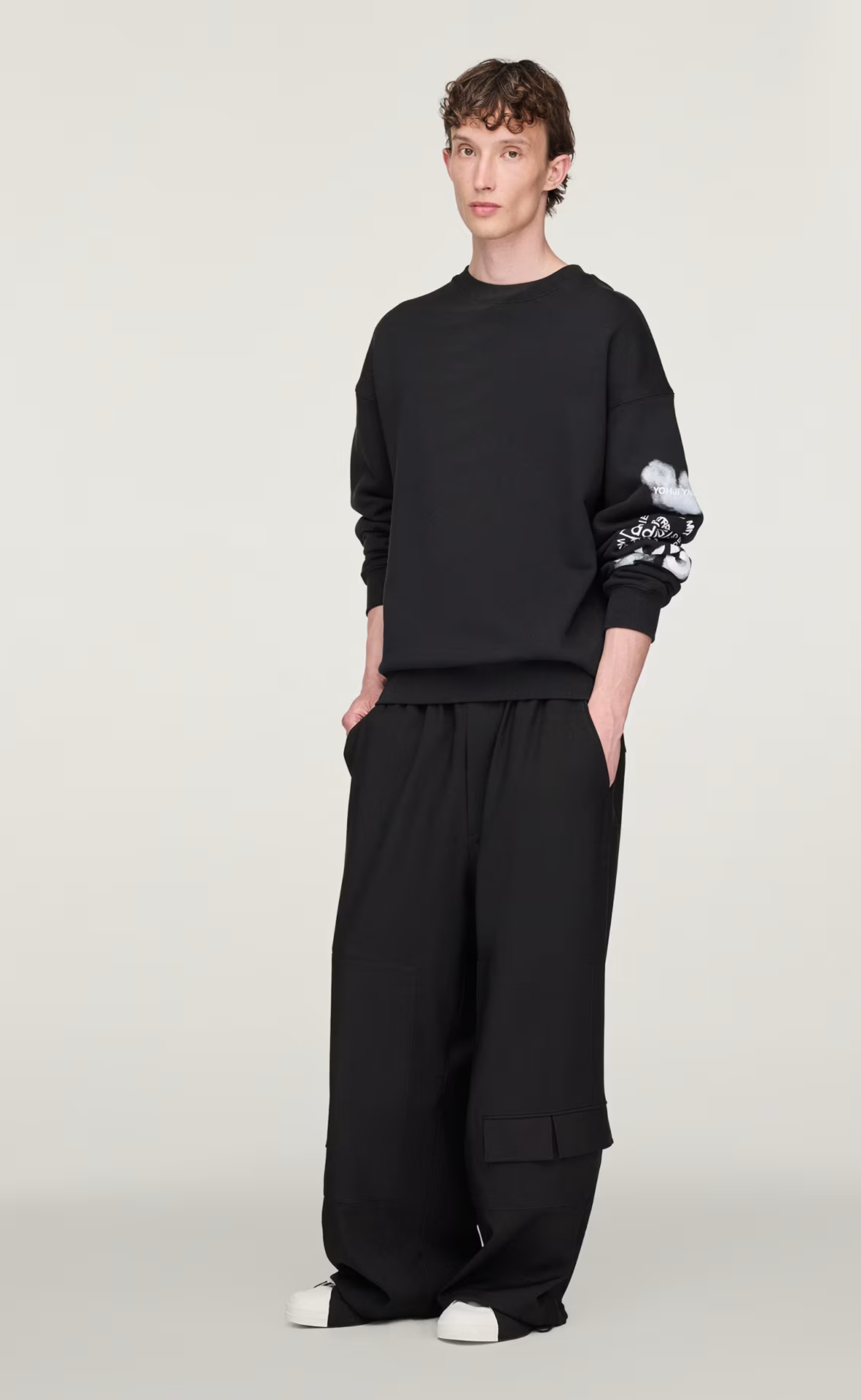 GRAPHIC BLACK CREWNECK