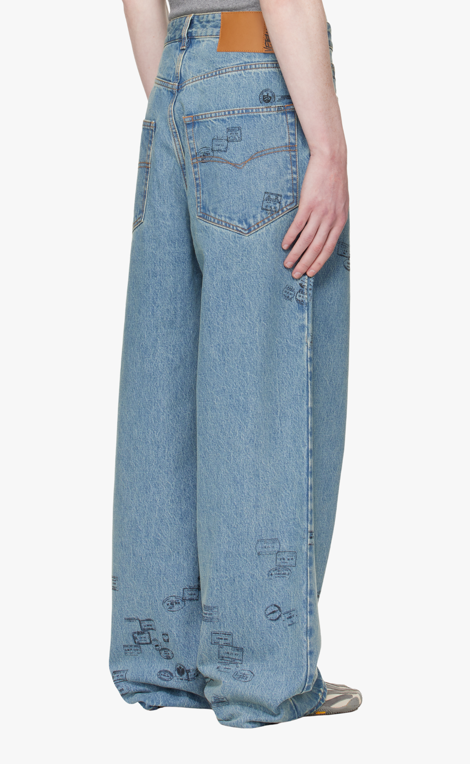 PASSPORT STAMPS BLUE JEANS