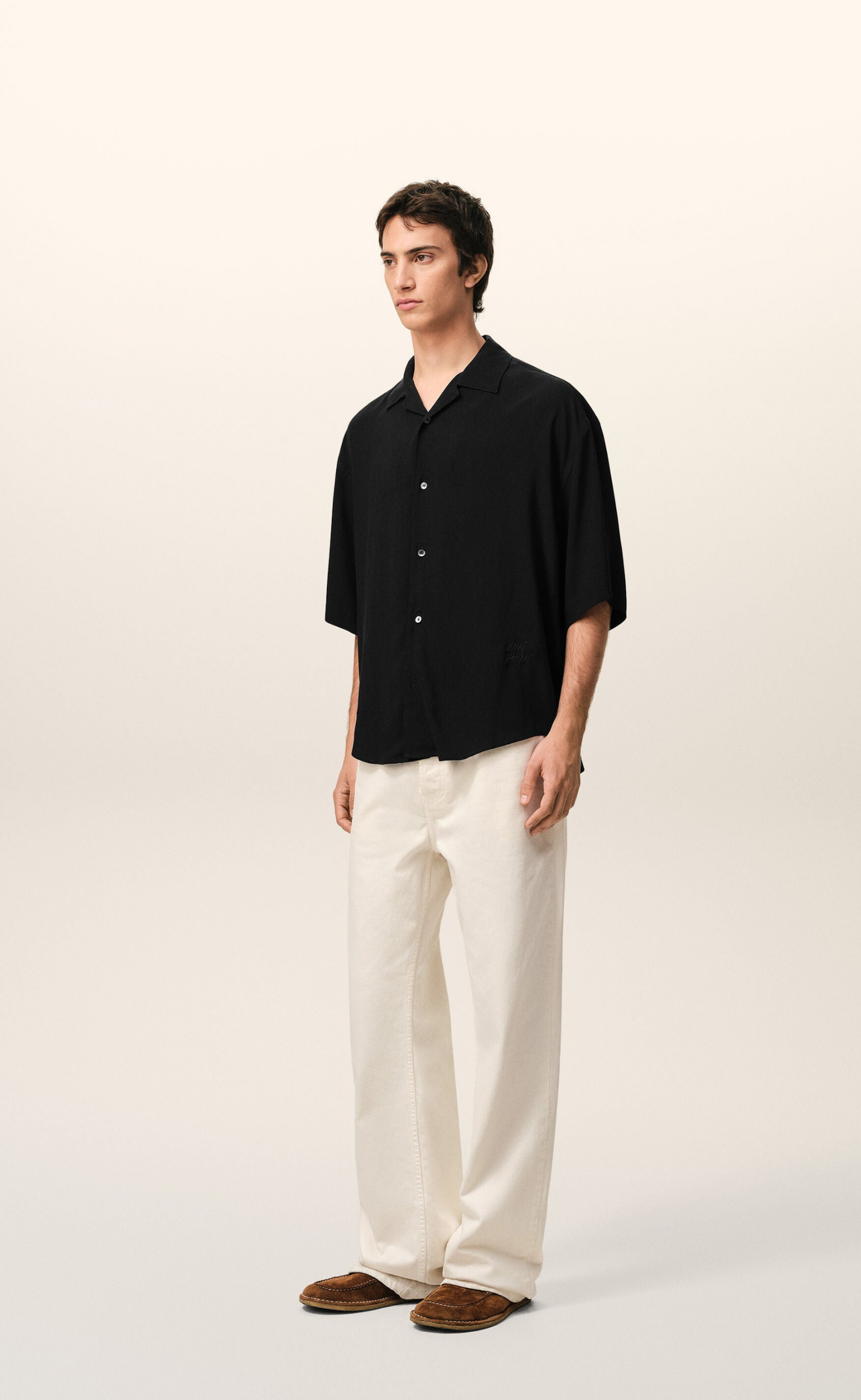 BOXY EMBROIDERED AMI PARIS SHORT SLEEVE BLACK SHIRT