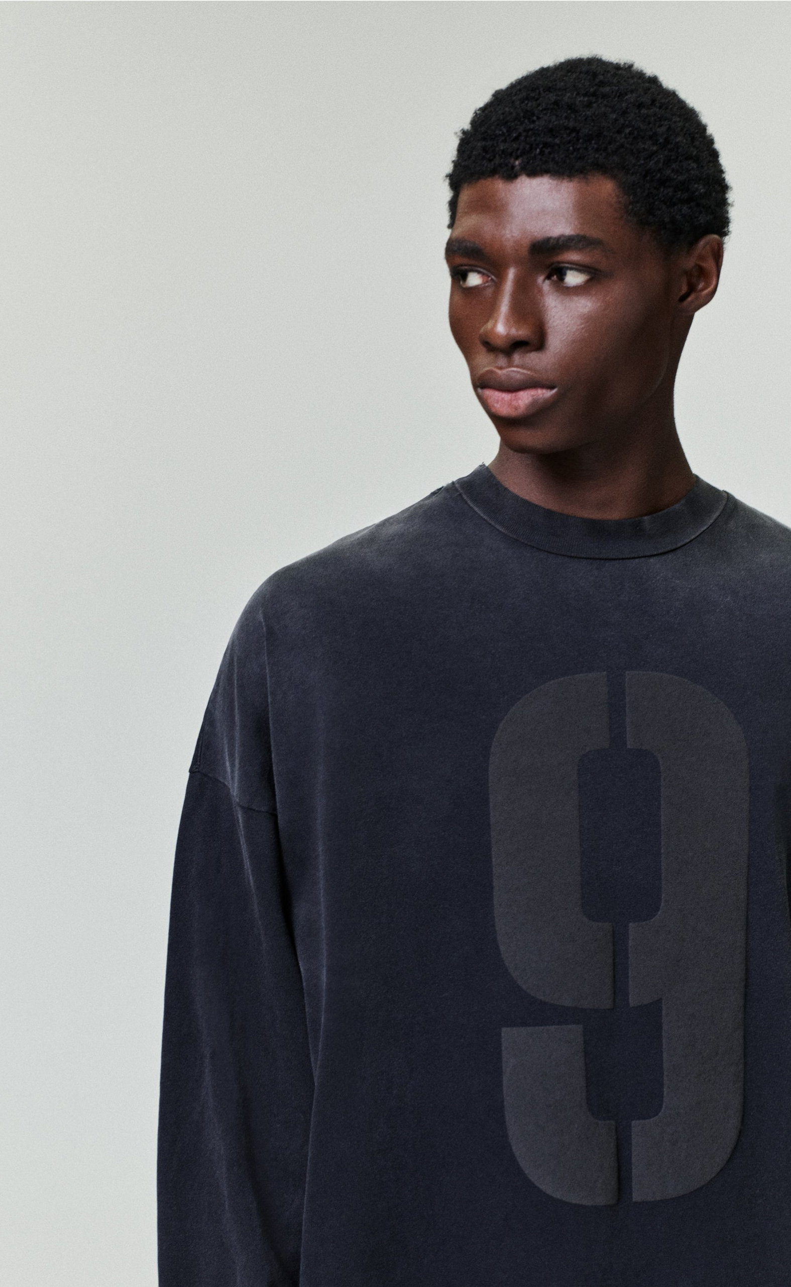 9 BLACK LONGSLEEVE