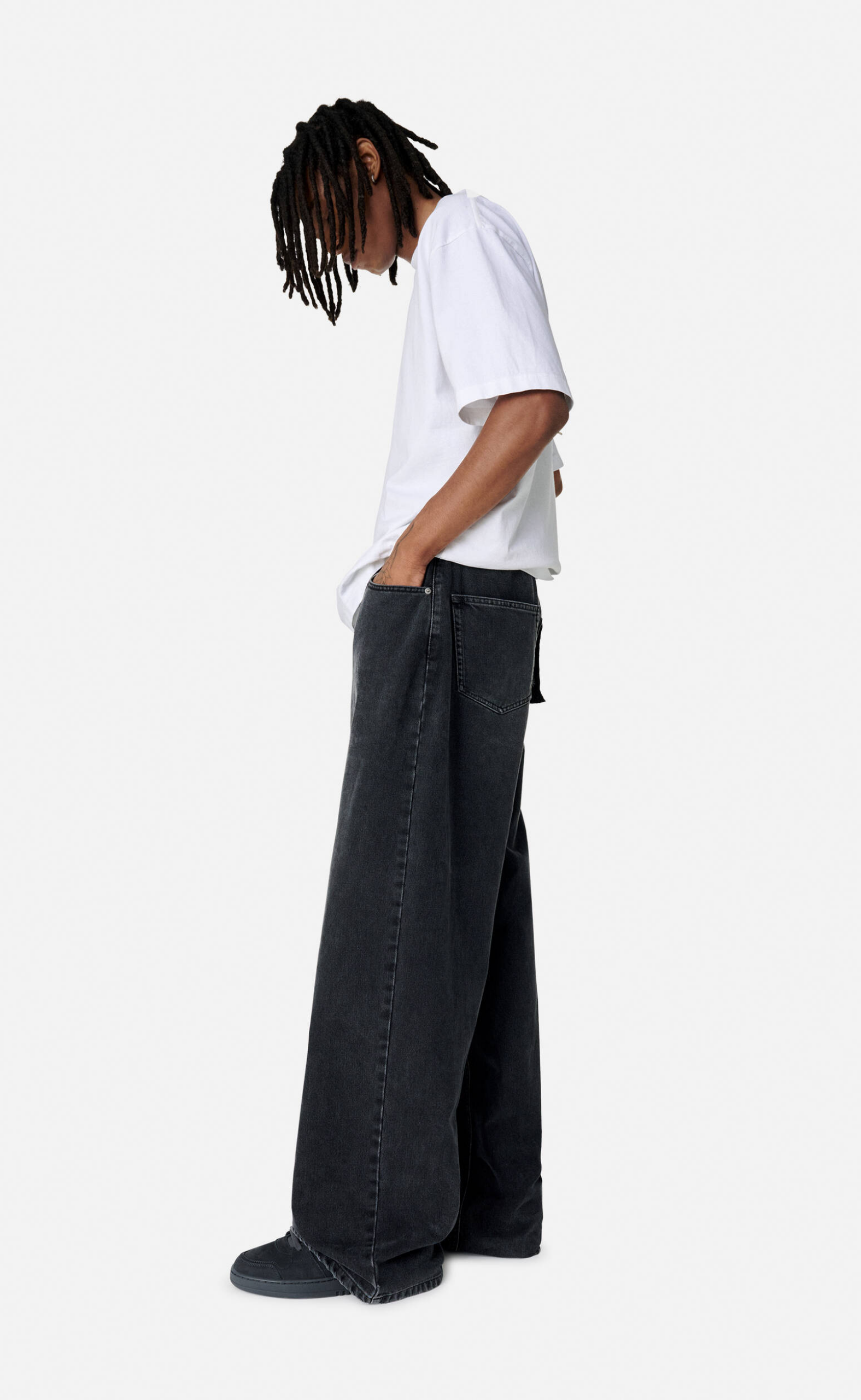 EMBROIDERED RELAXED DARK GREY JEANS